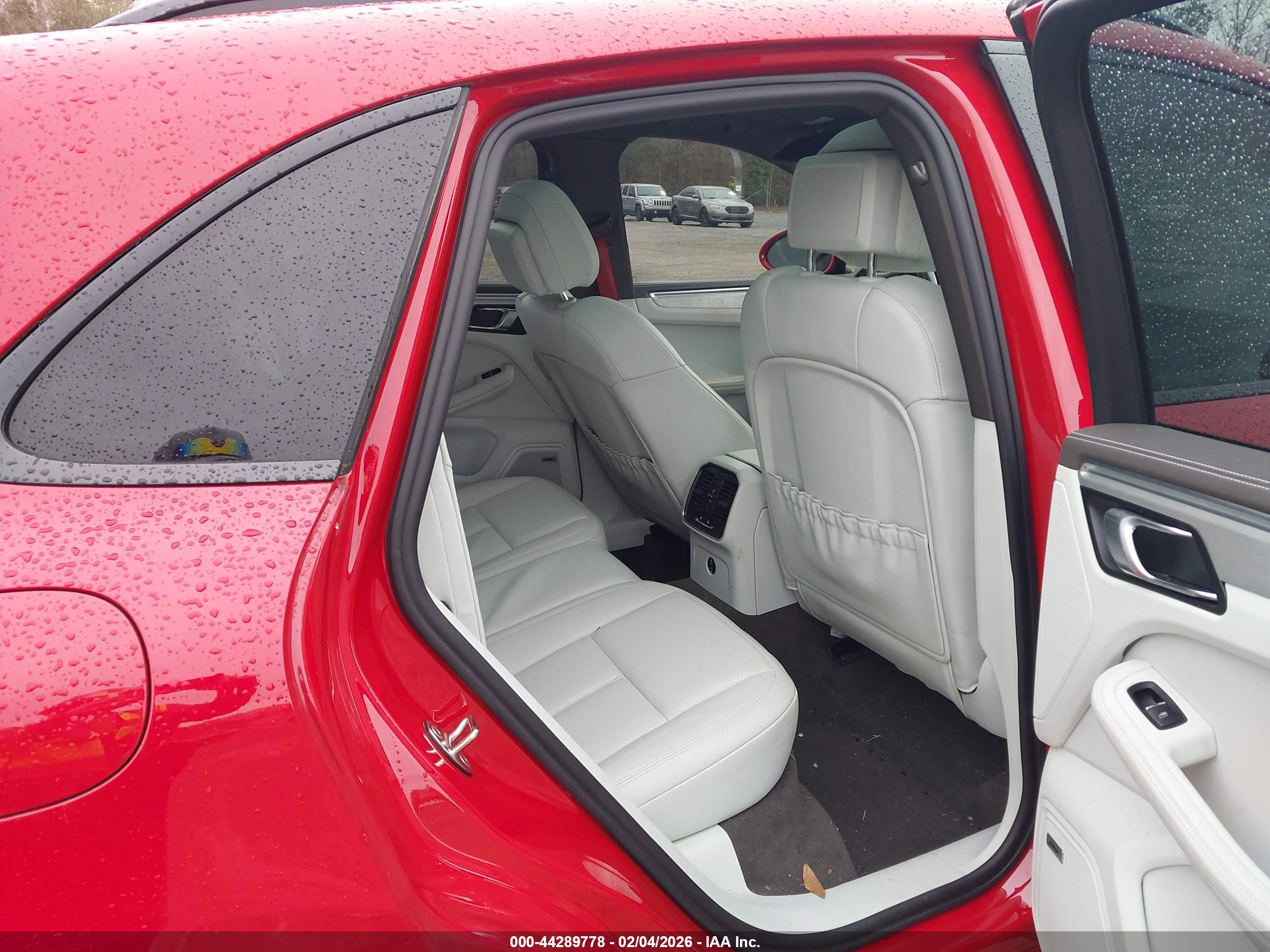 PORSCHE MACAN image 8