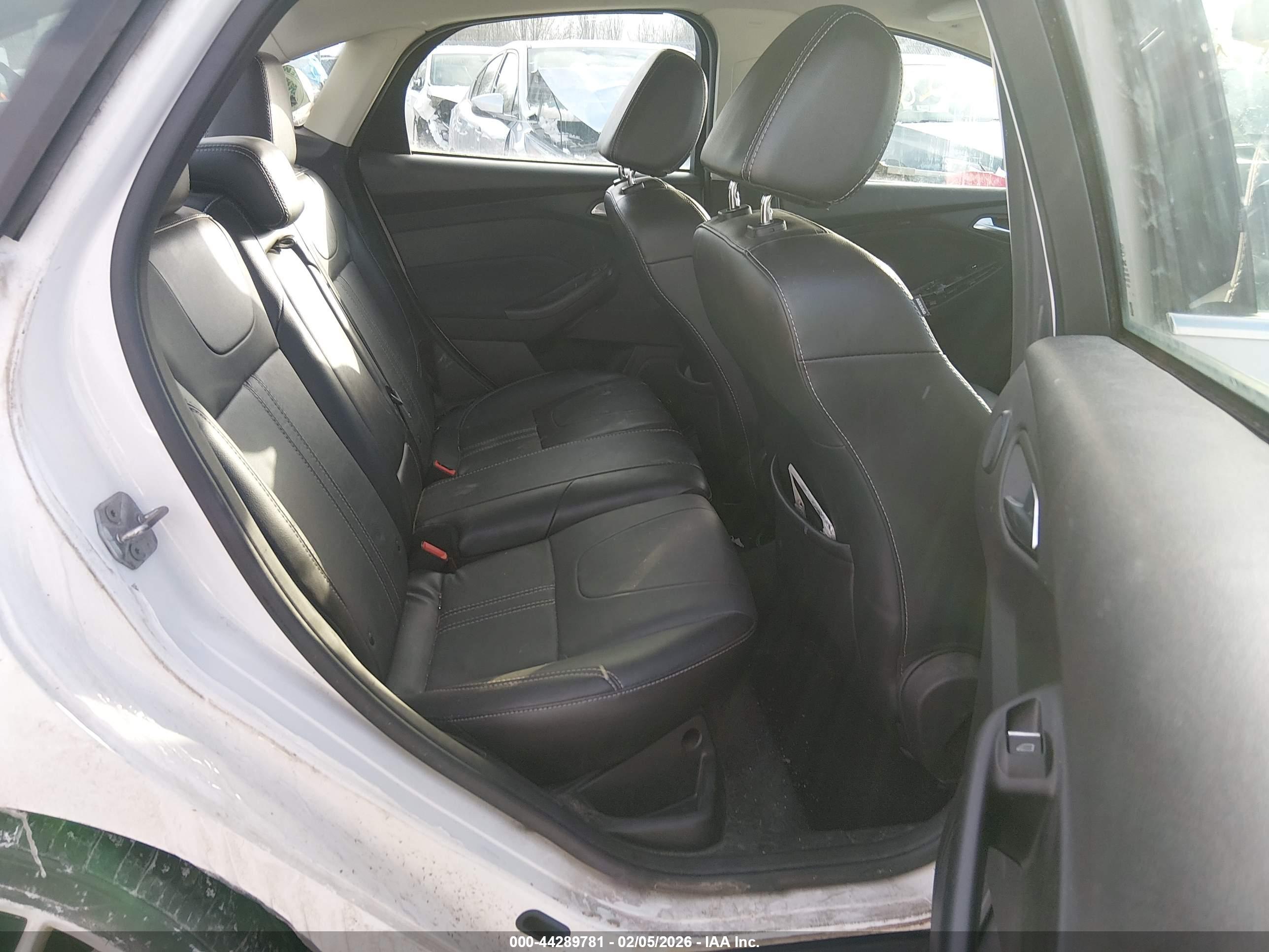 FORD FOCUS image 8