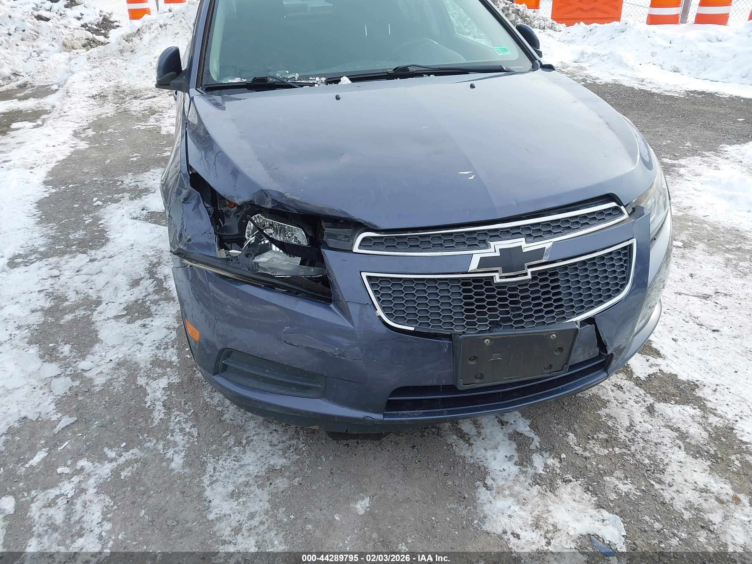CHEVROLET CRUZE image 6