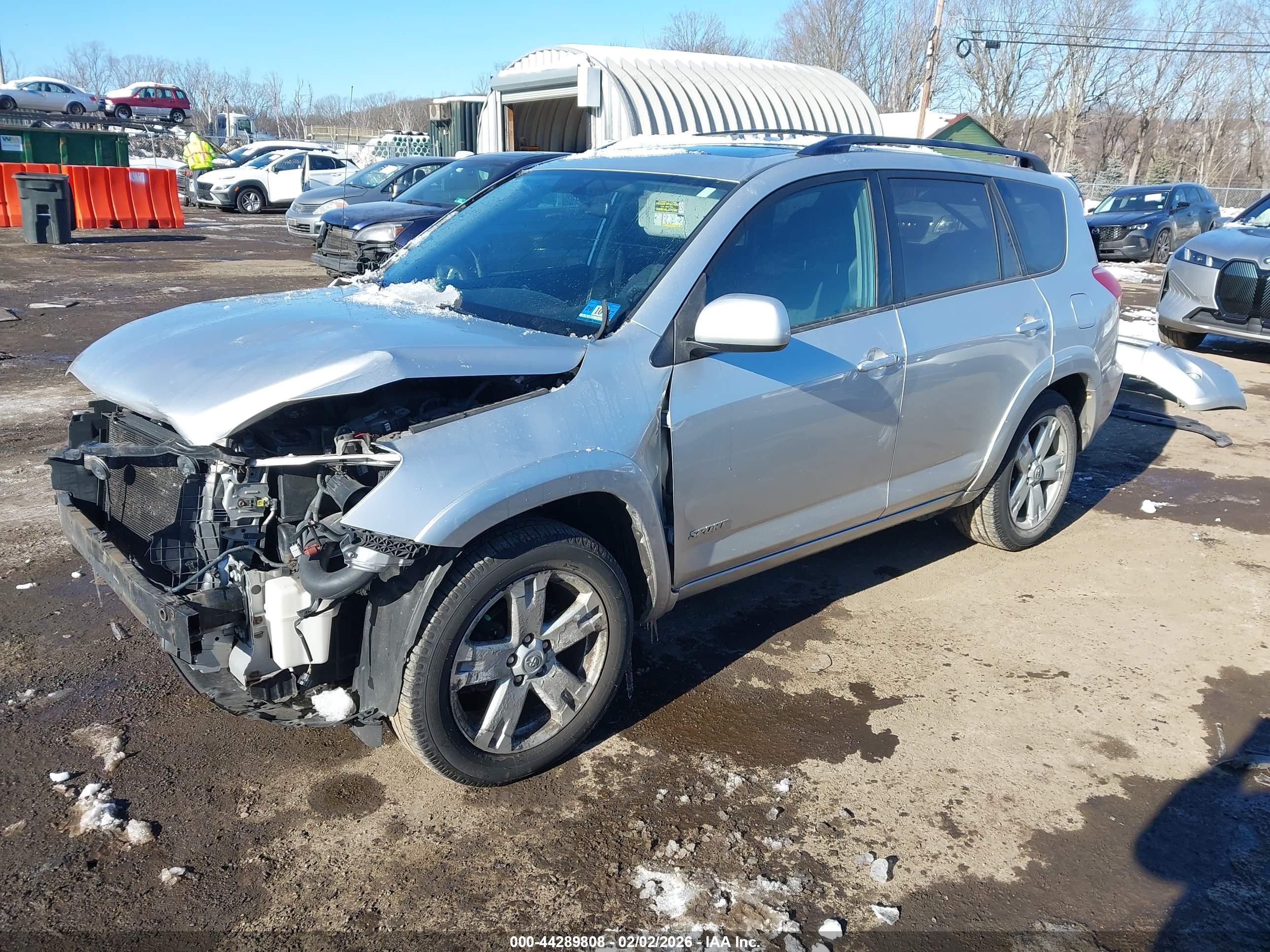 TOYOTA RAV4 image 2