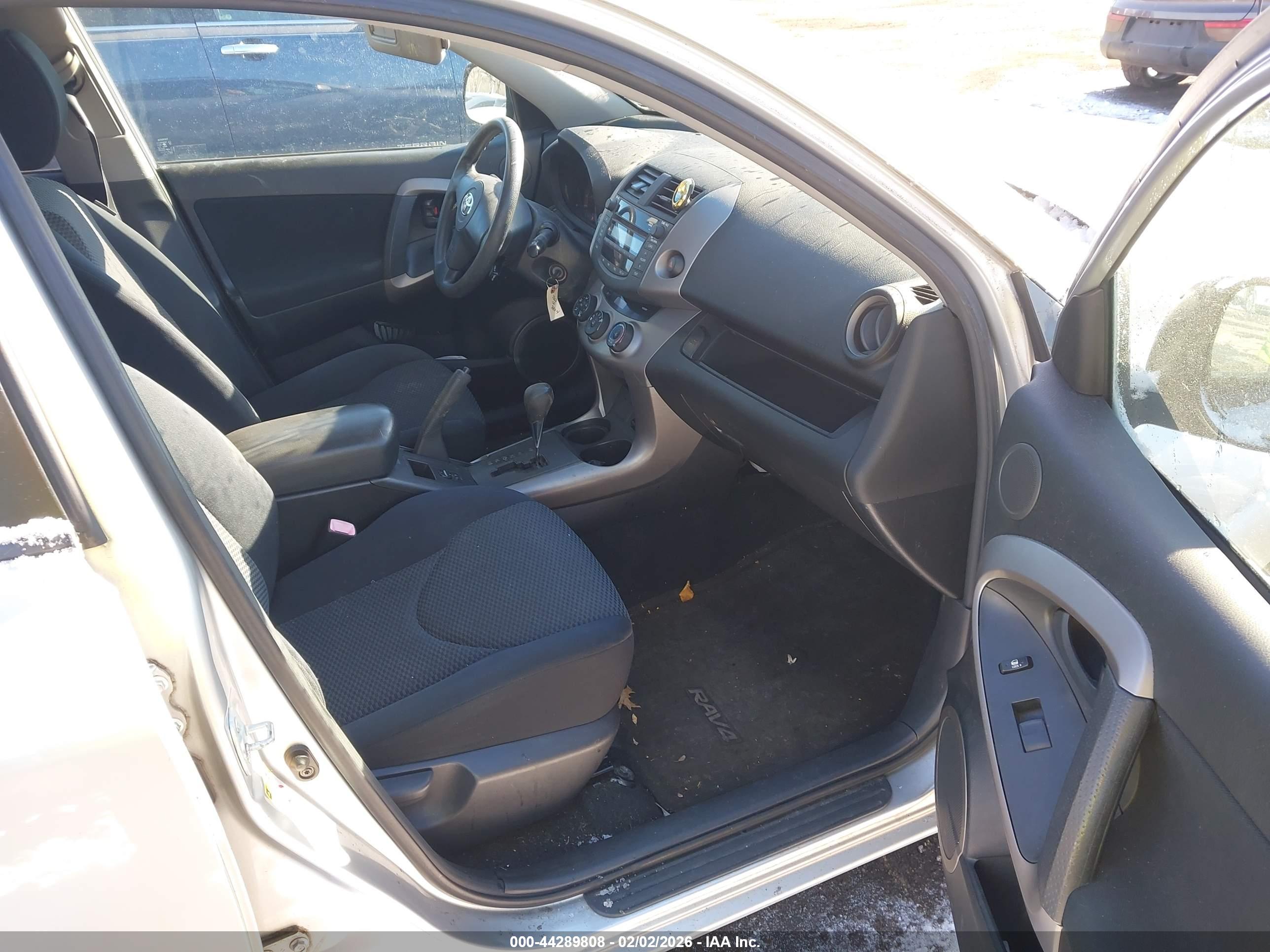 TOYOTA RAV4 image 5
