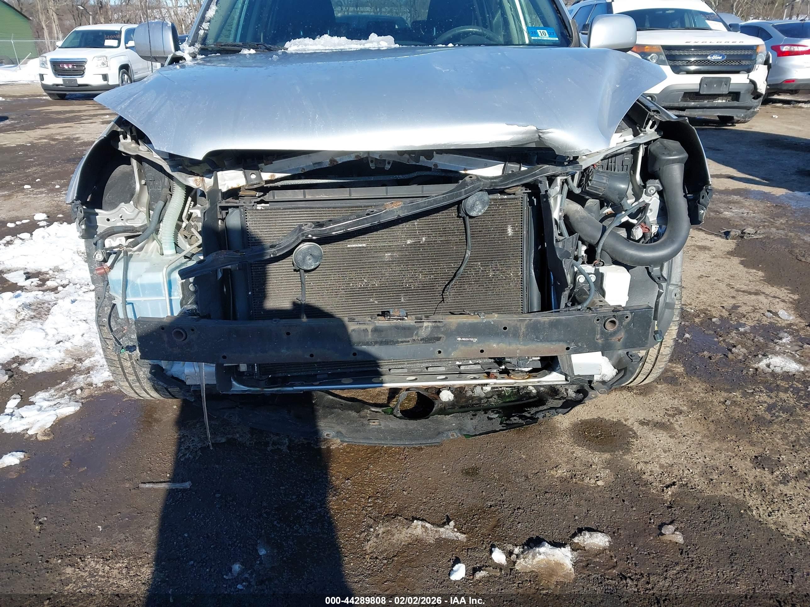 TOYOTA RAV4 image 6