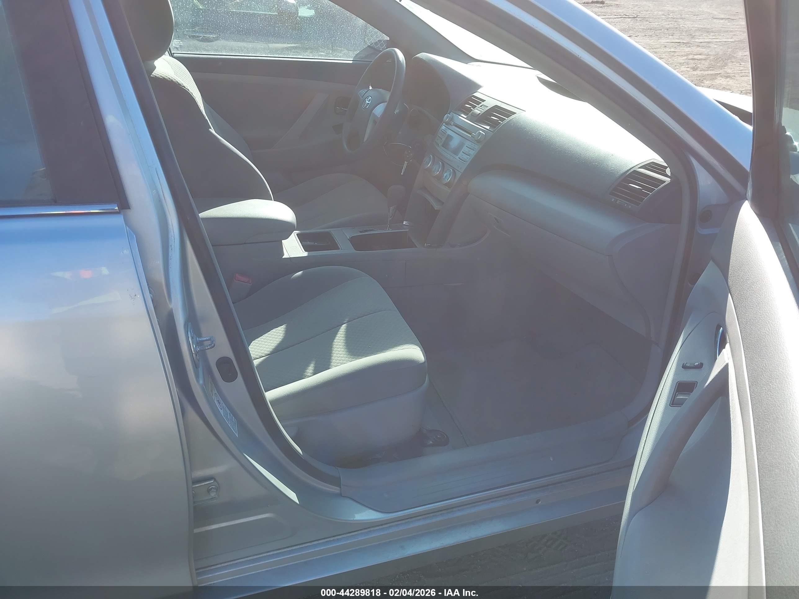 TOYOTA CAMRY image 5