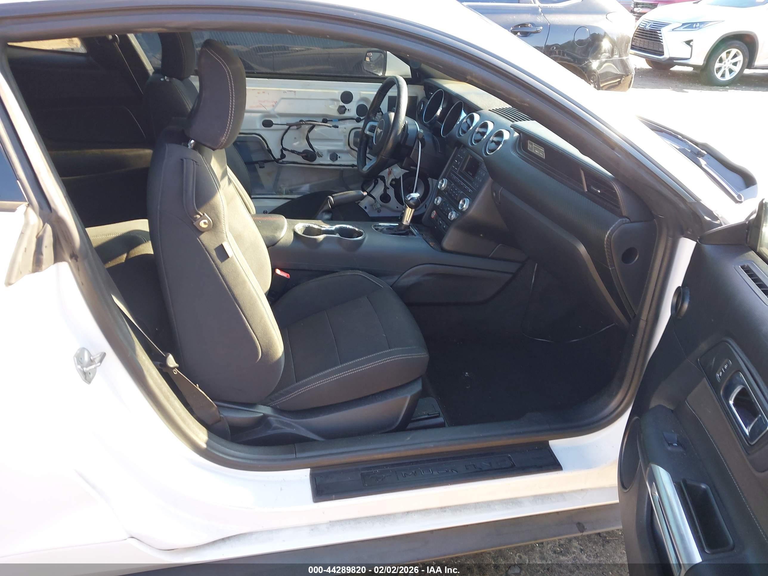 FORD MUSTANG image 5