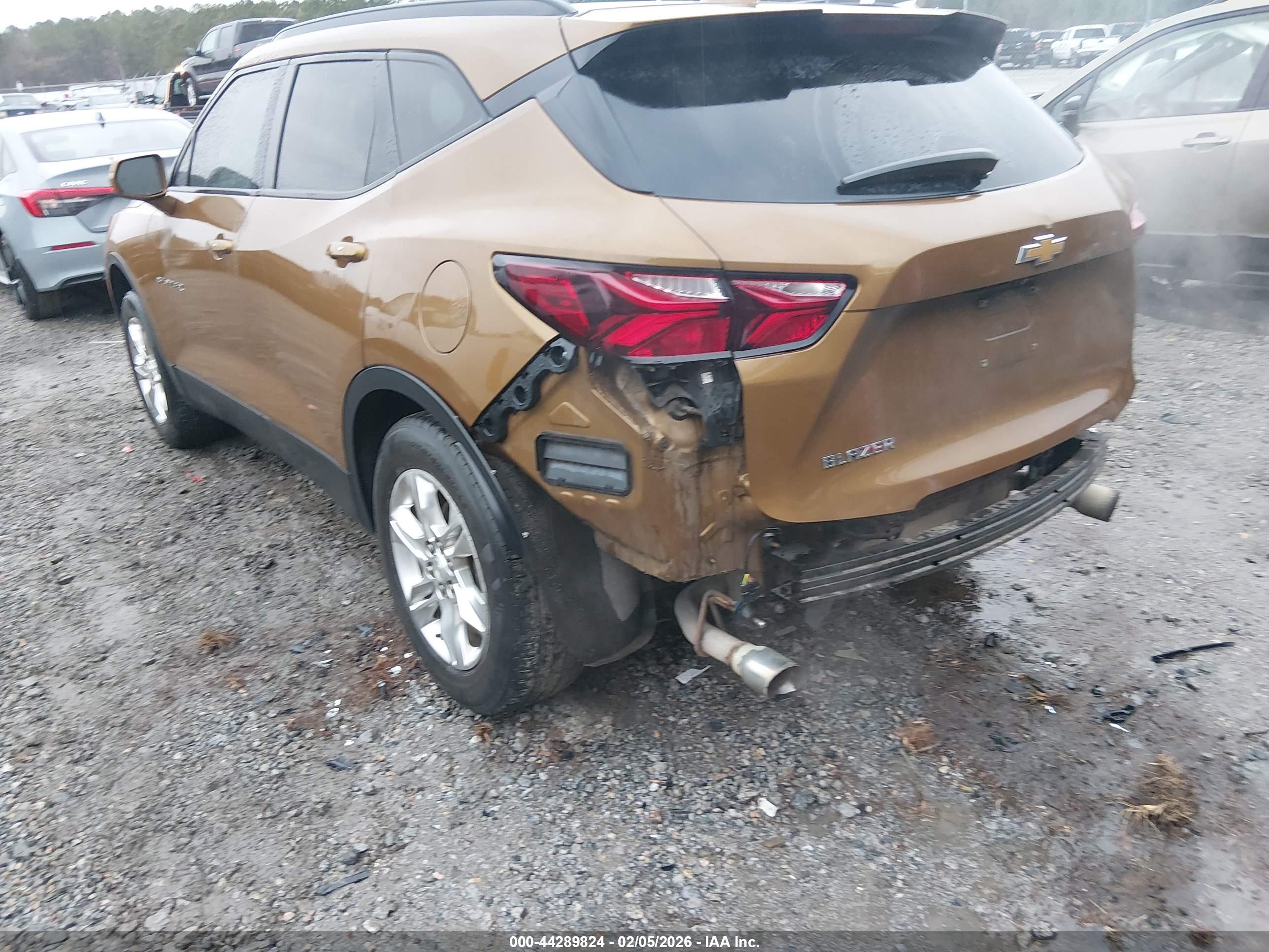 CHEVROLET BLAZER image 3