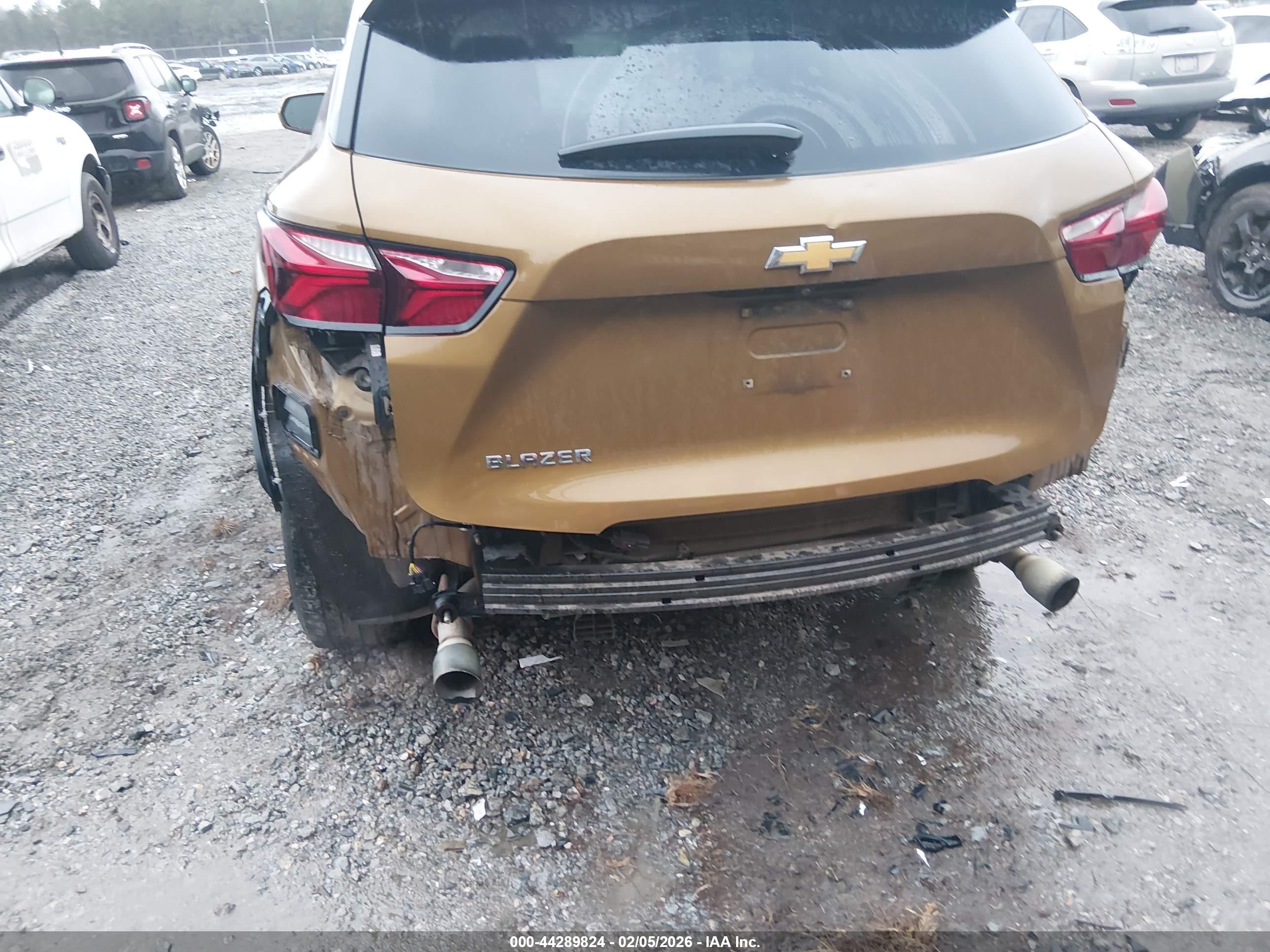 CHEVROLET BLAZER image 6