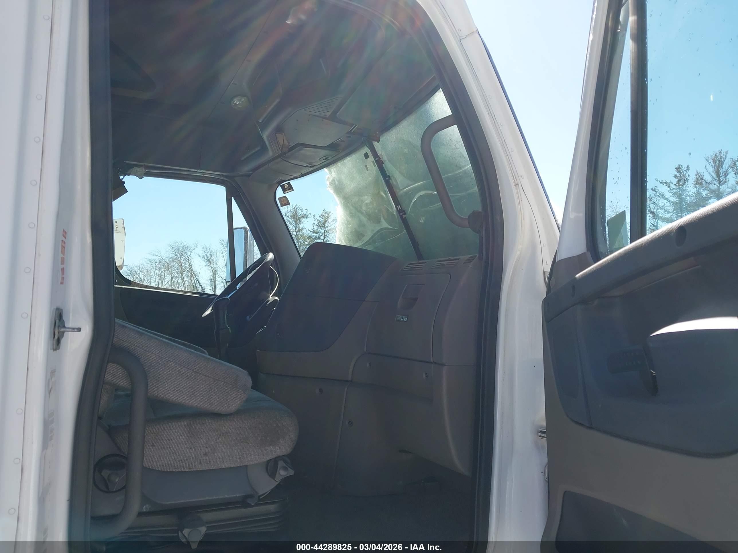 FREIGHTLINER CASCADIA image 8