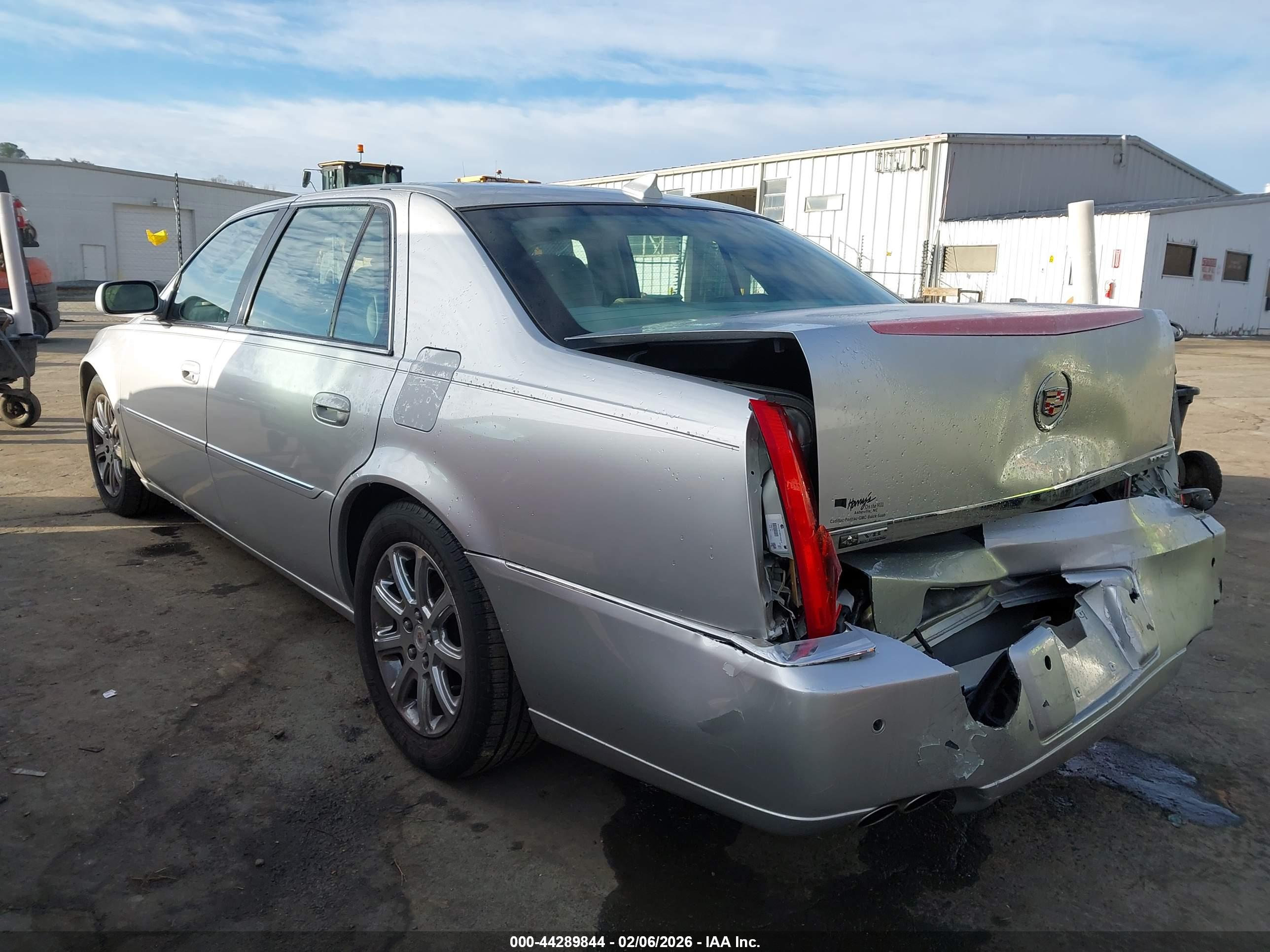 CADILLAC DTS image 3