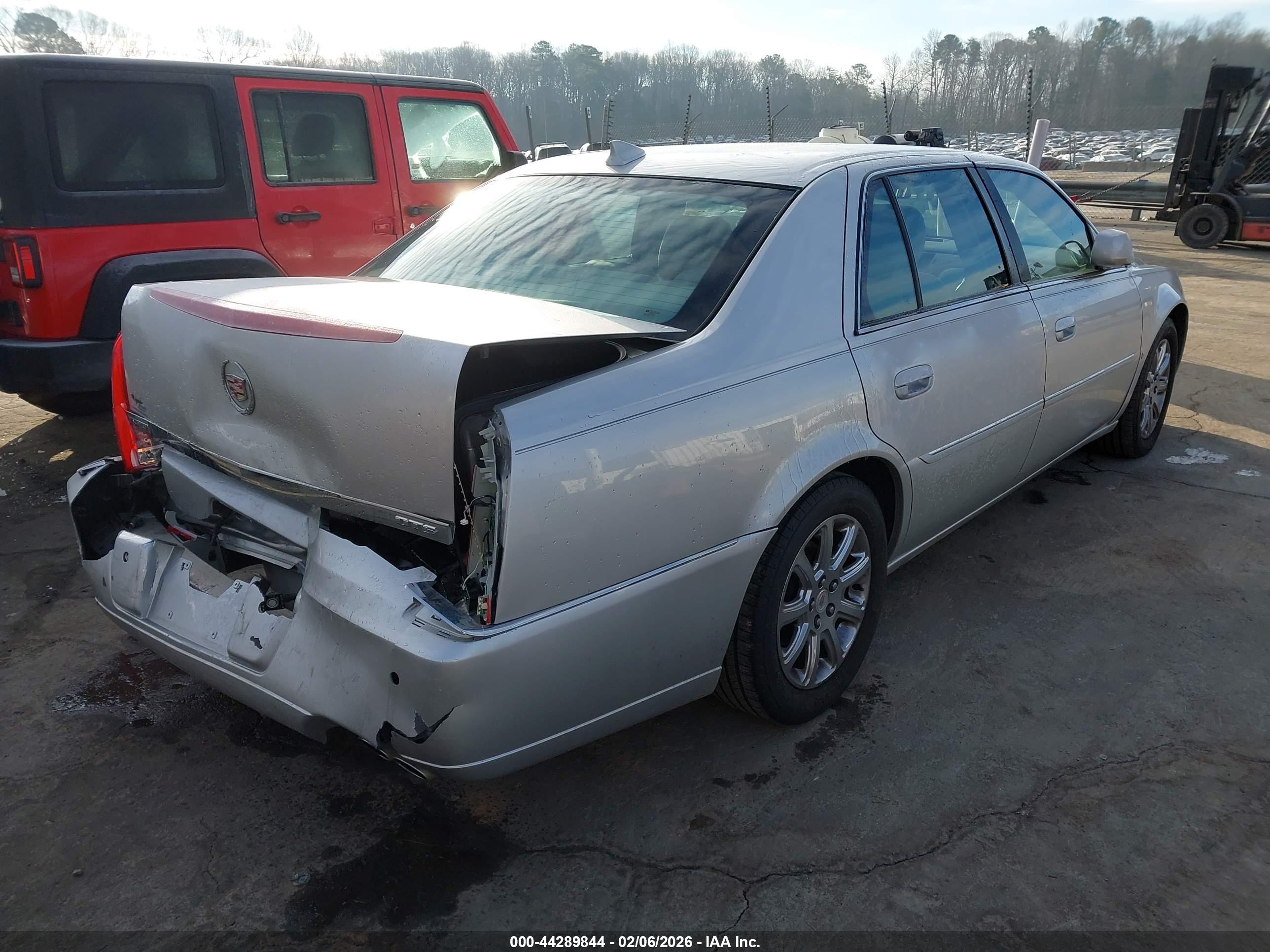 CADILLAC DTS image 4