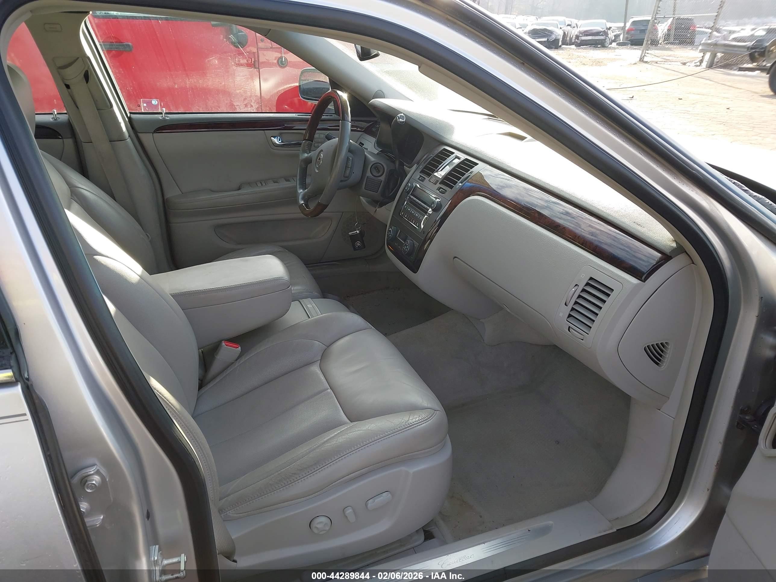 CADILLAC DTS image 5