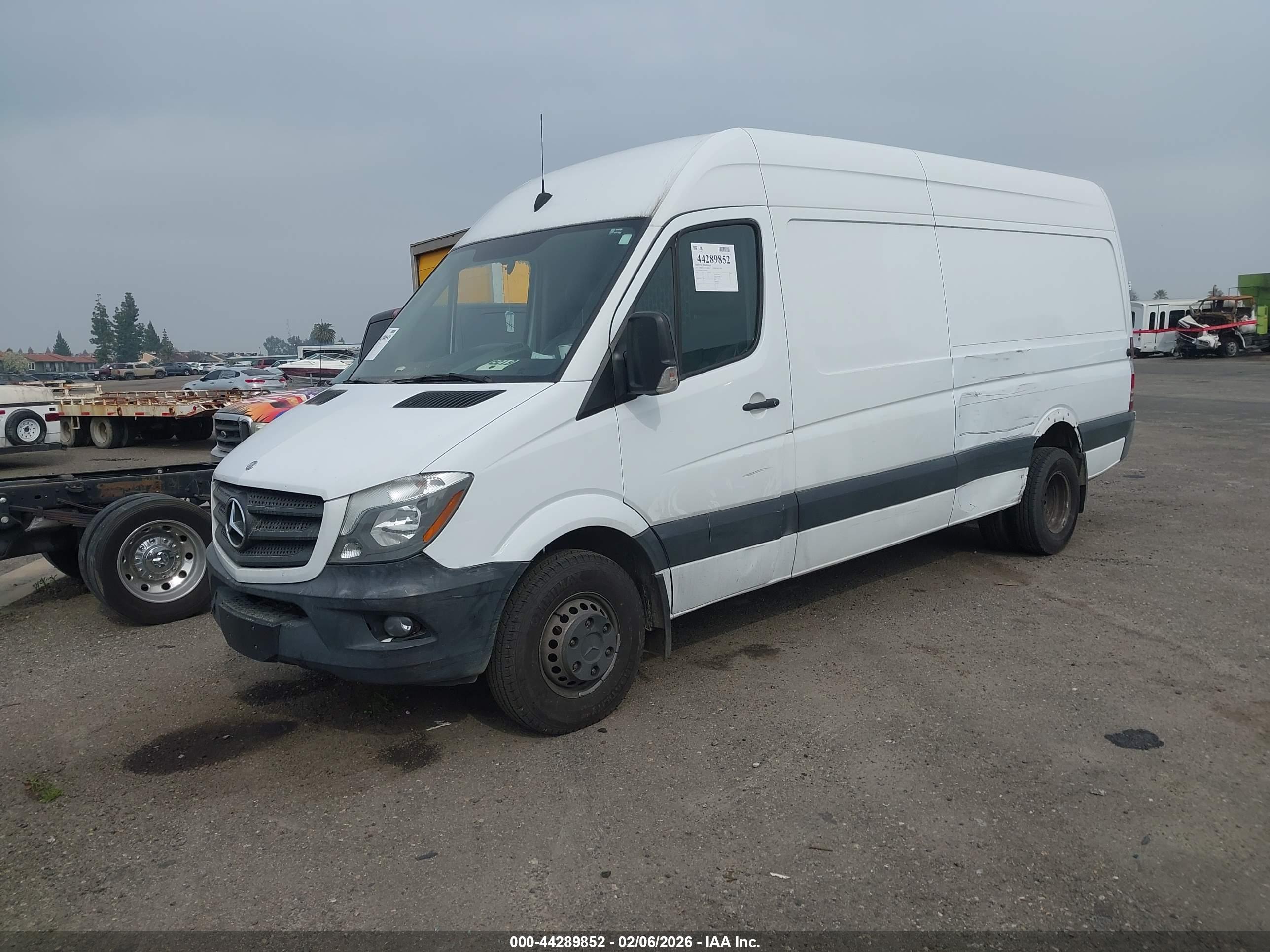 MERCEDES-BENZ SPRINTER image 2