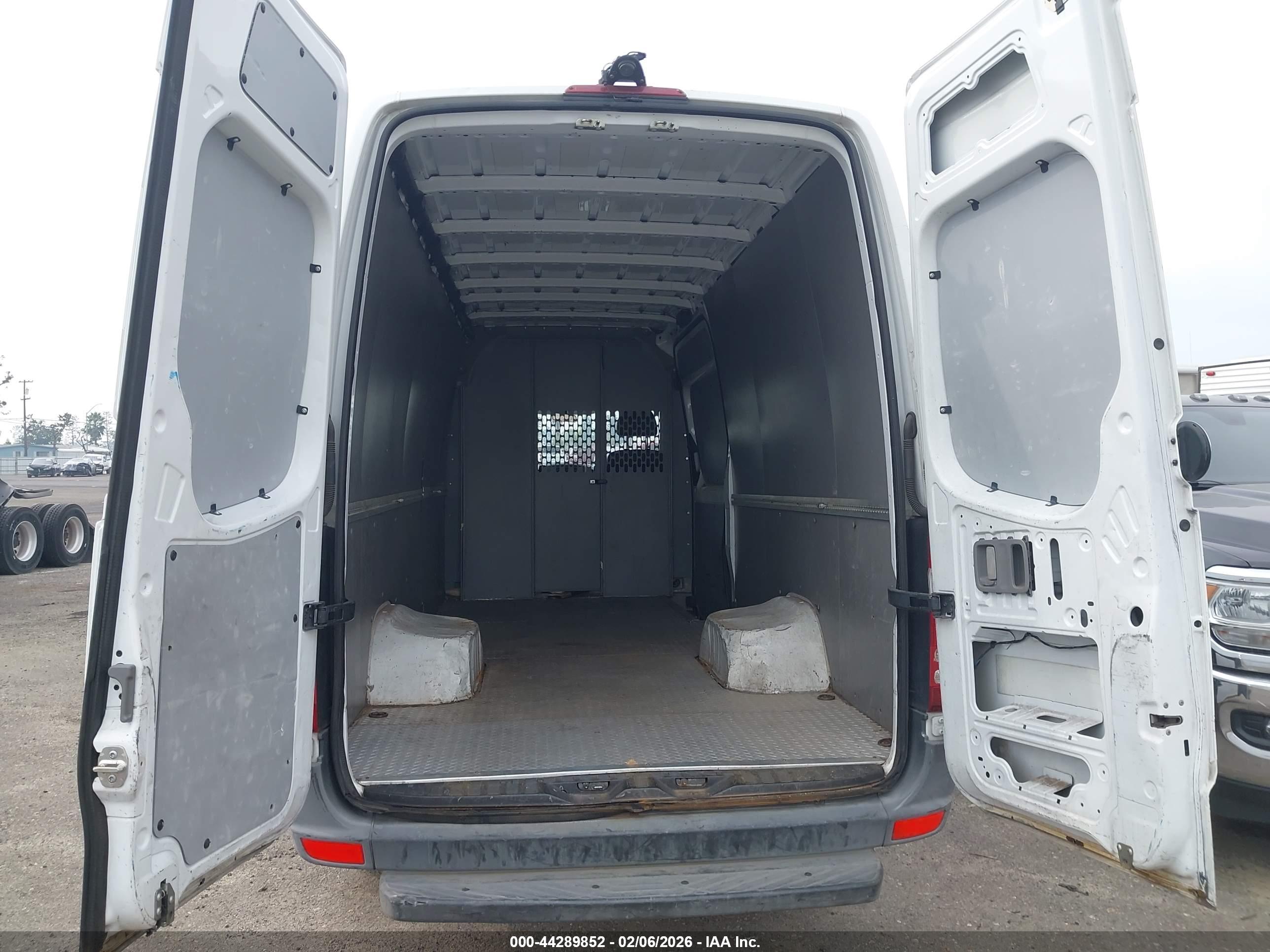 MERCEDES-BENZ SPRINTER image 7