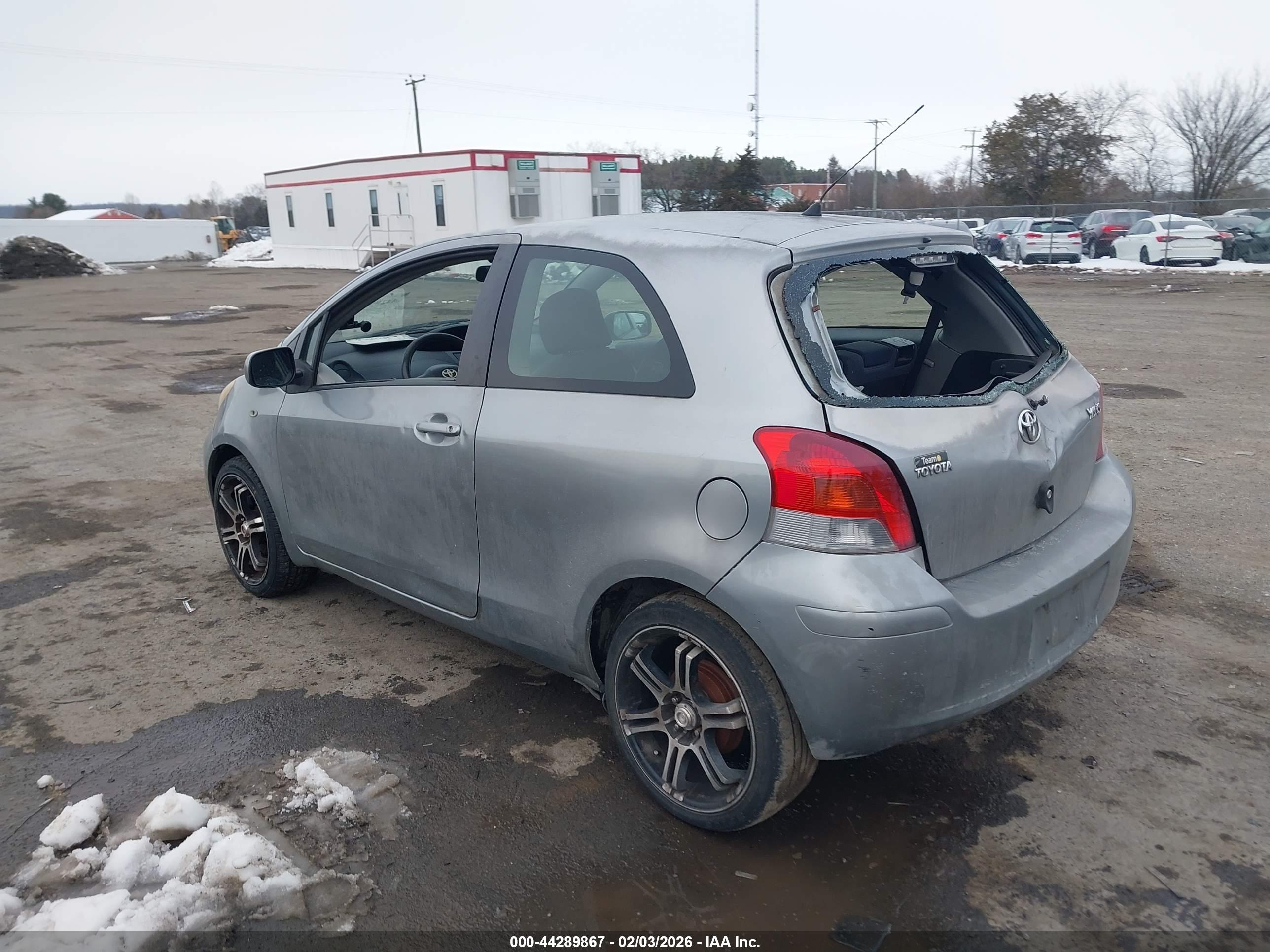 TOYOTA YARIS image 3