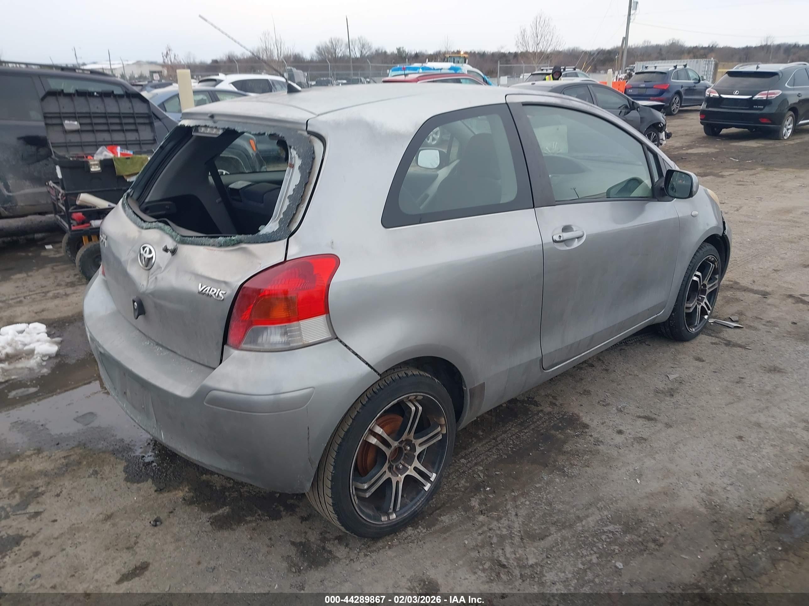 TOYOTA YARIS image 4