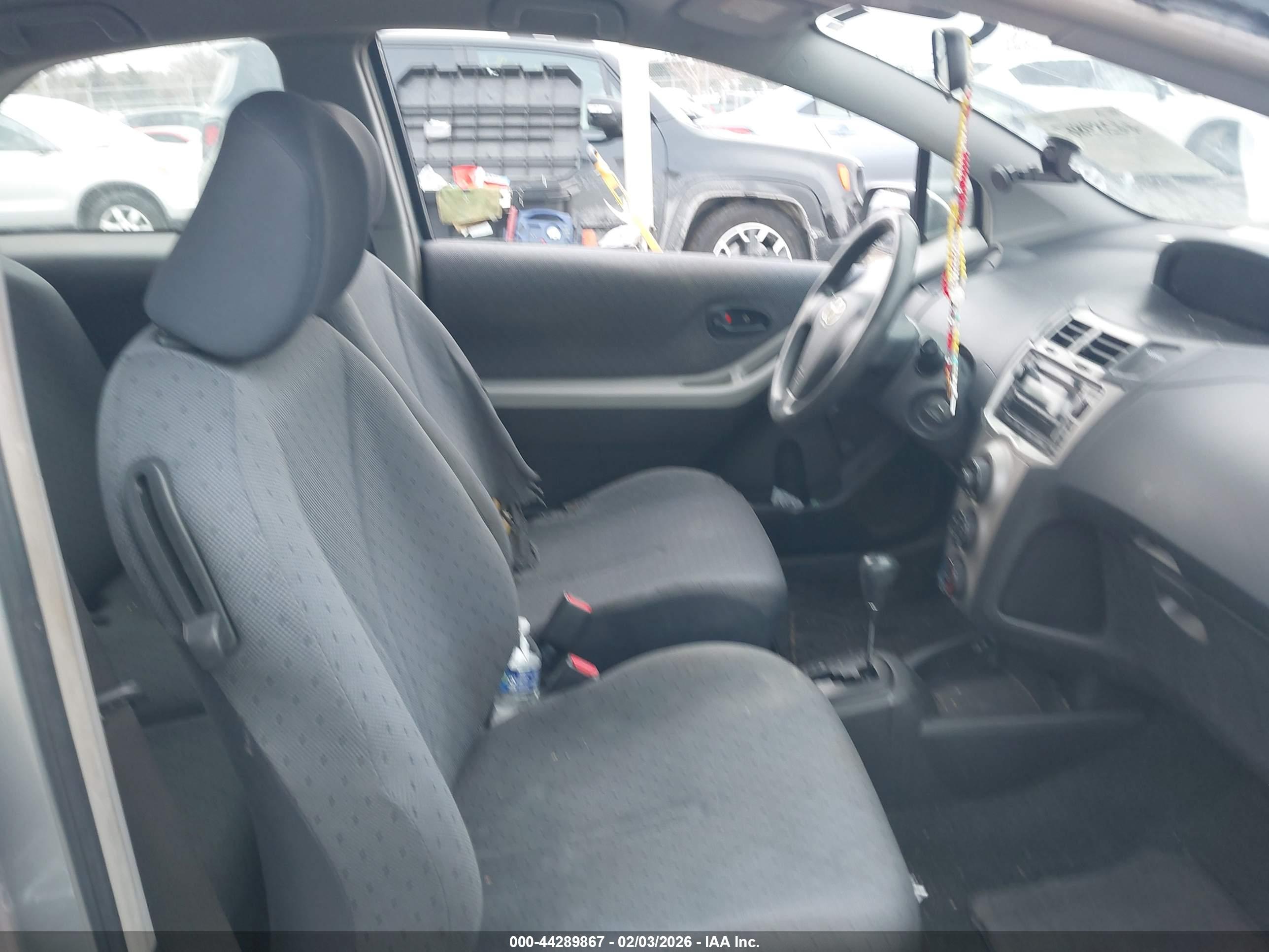 TOYOTA YARIS image 5