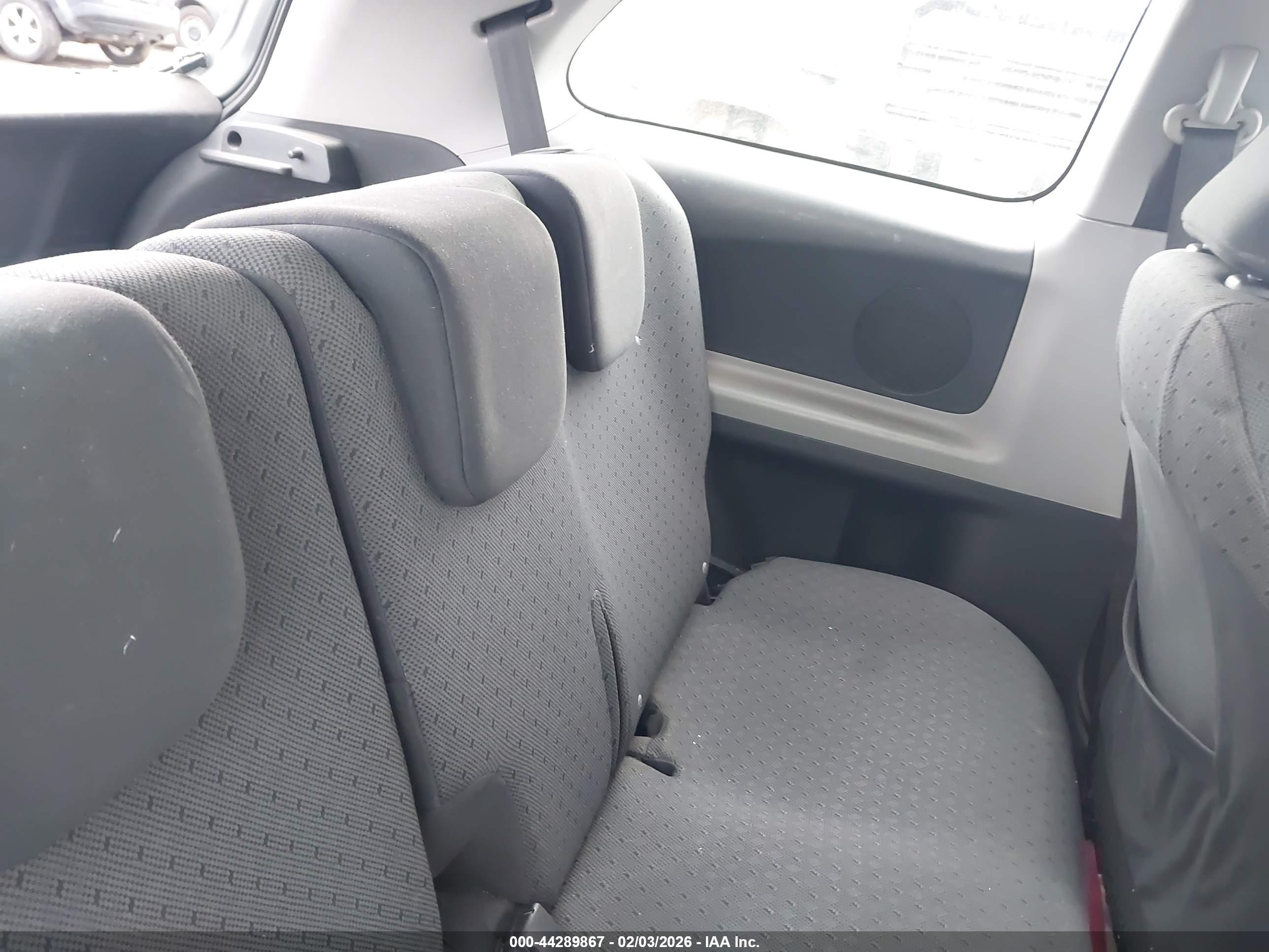 TOYOTA YARIS image 8