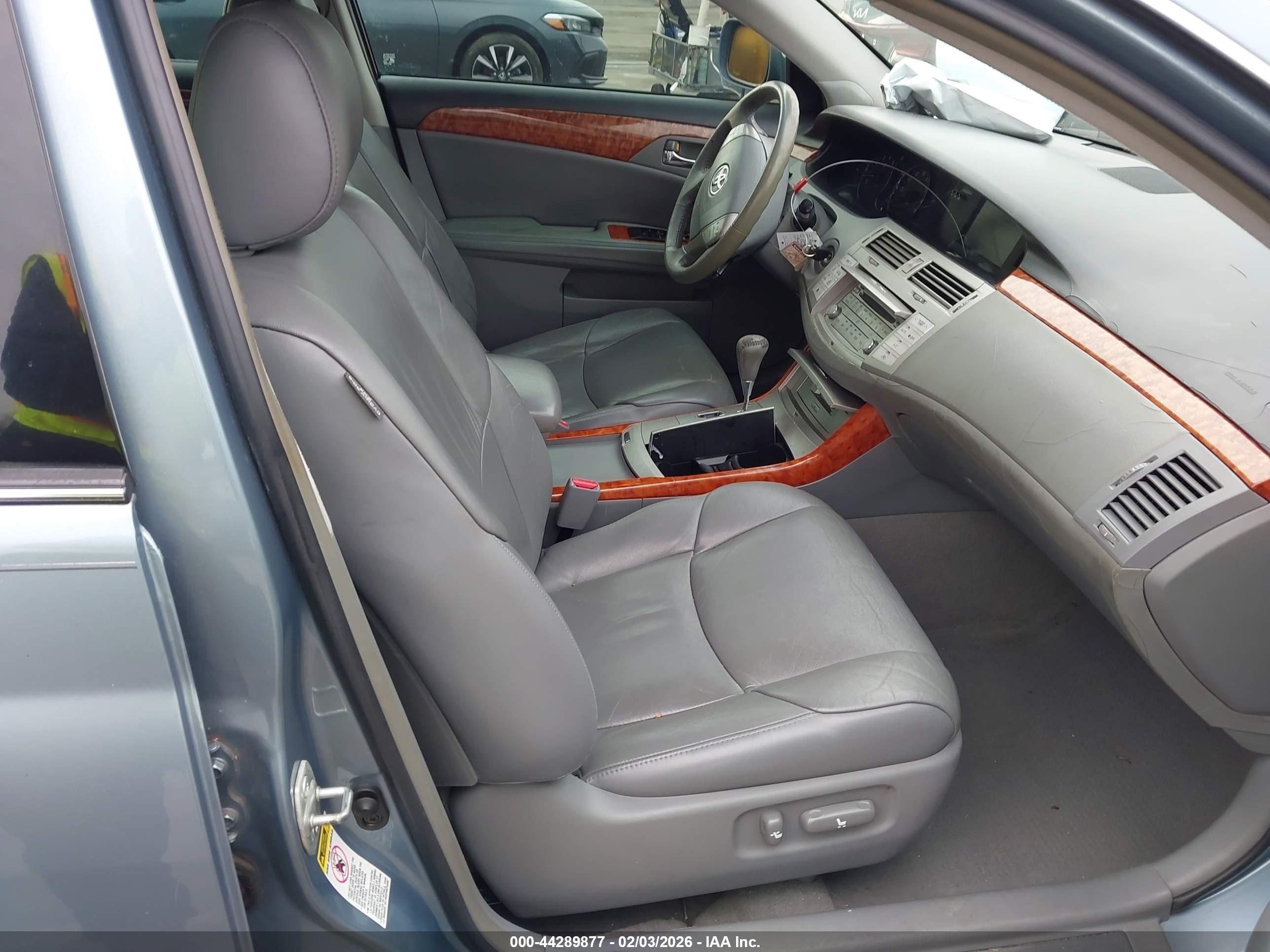 TOYOTA AVALON image 5
