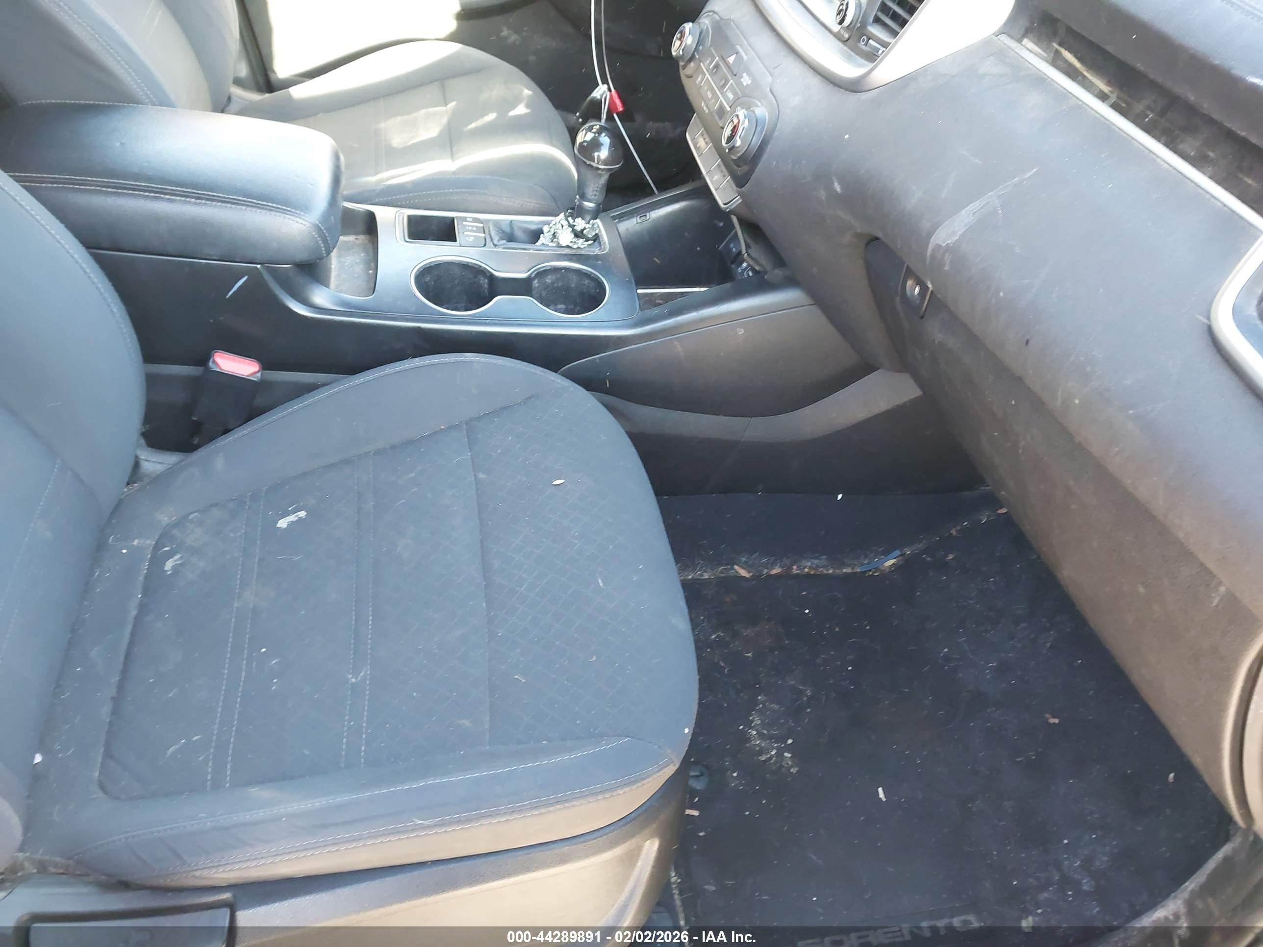 KIA SORENTO image 5