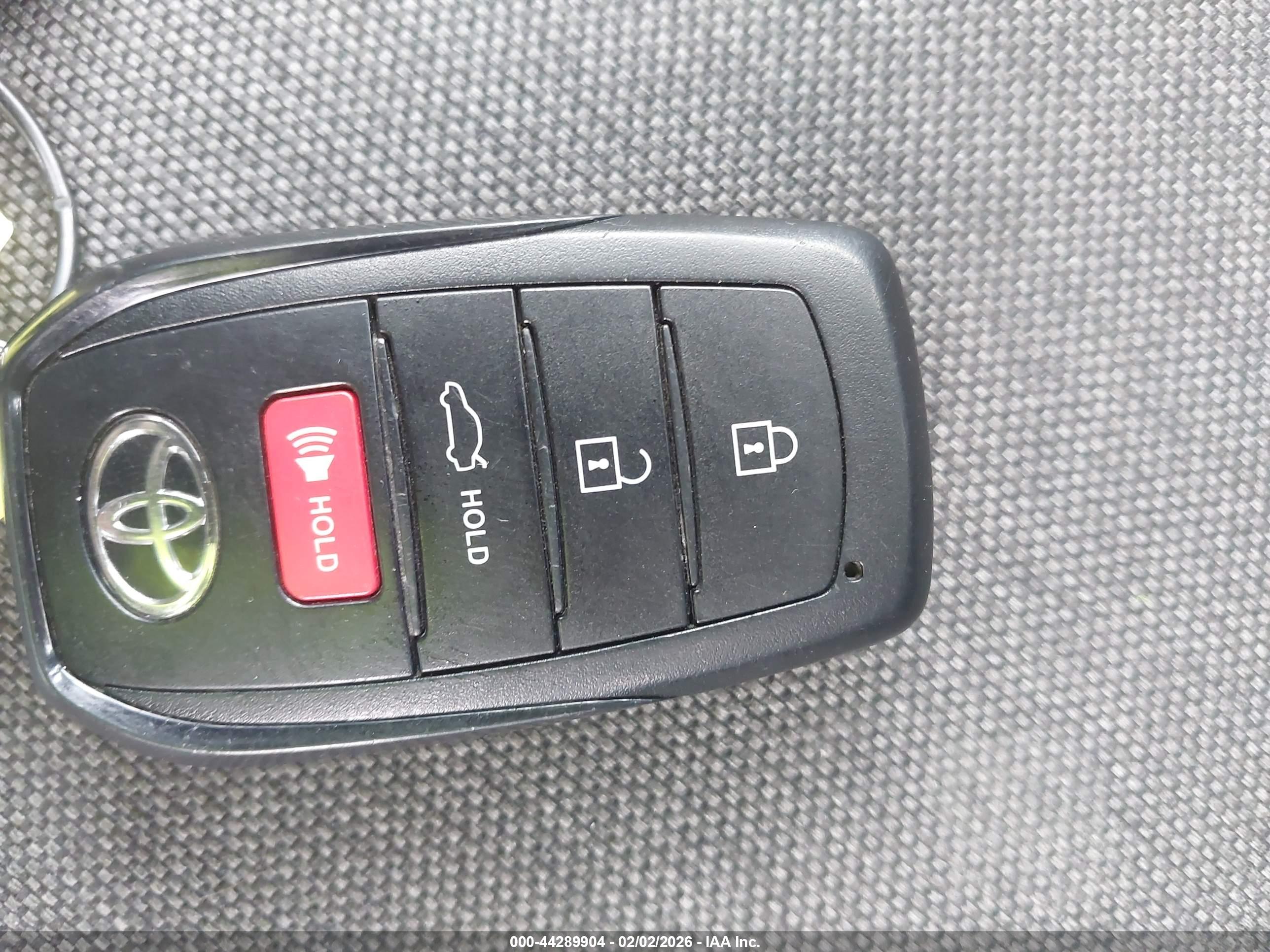 TOYOTA CAMRY image 11