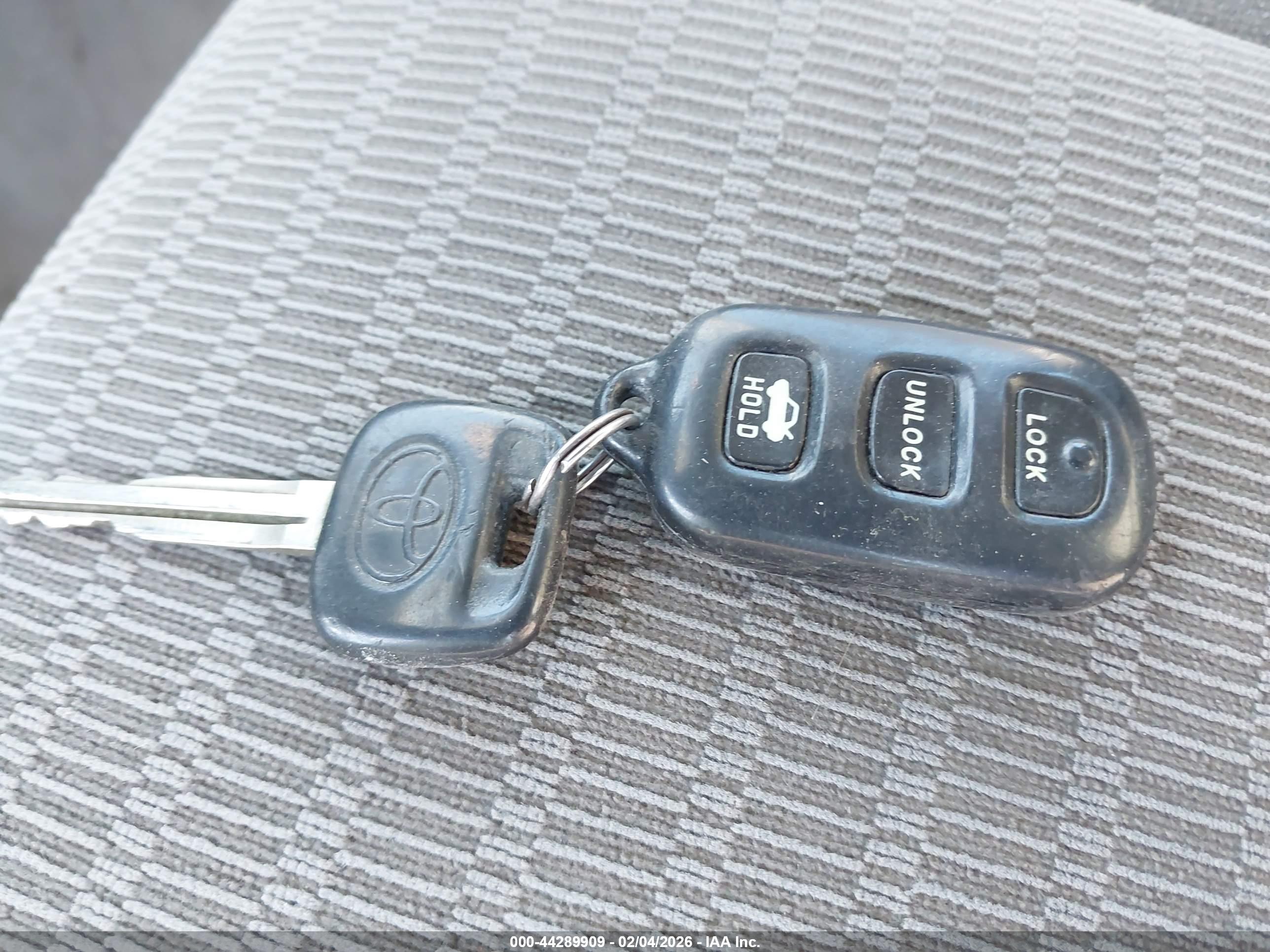 TOYOTA CAMRY image 11