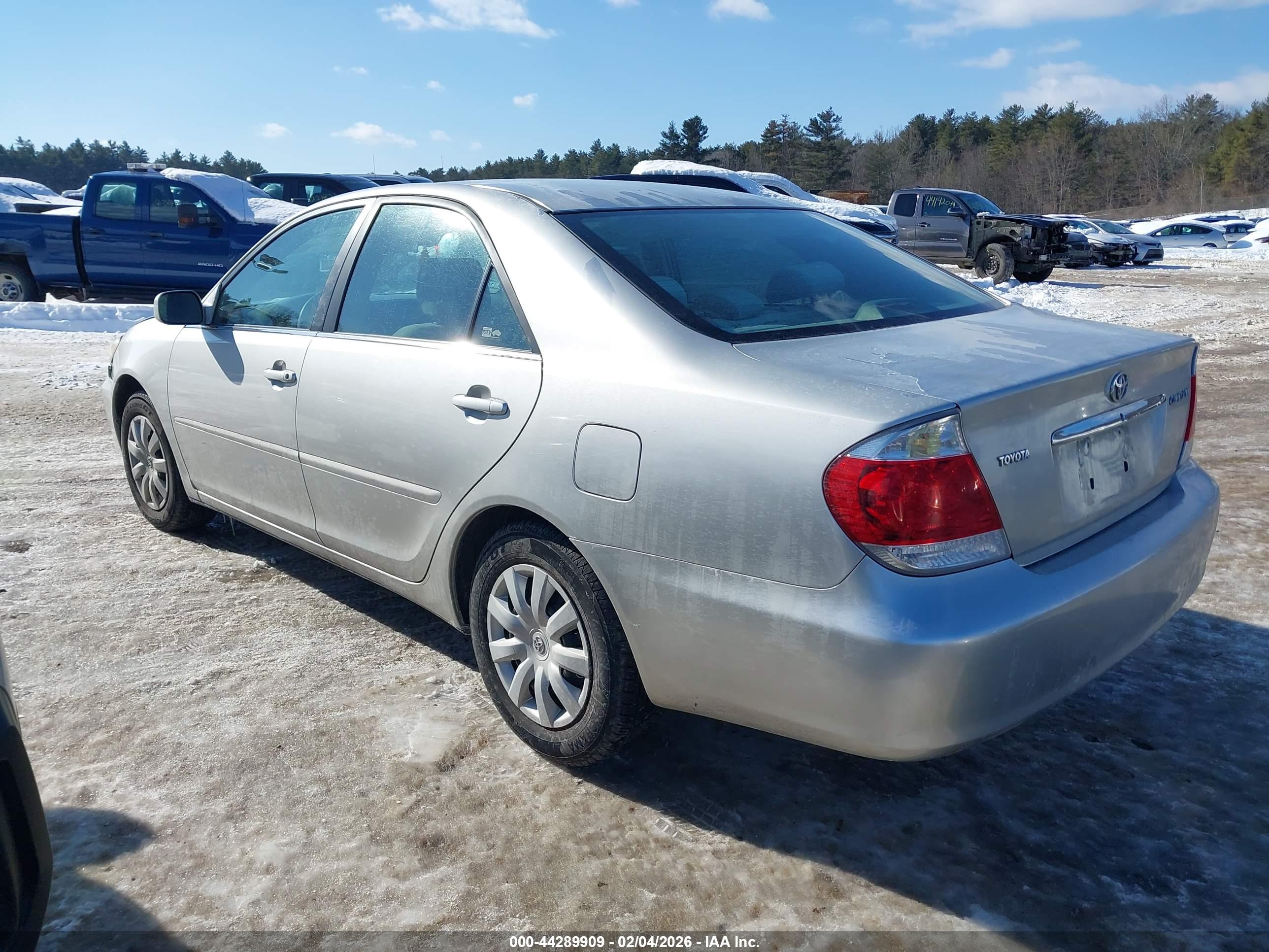 TOYOTA CAMRY image 3