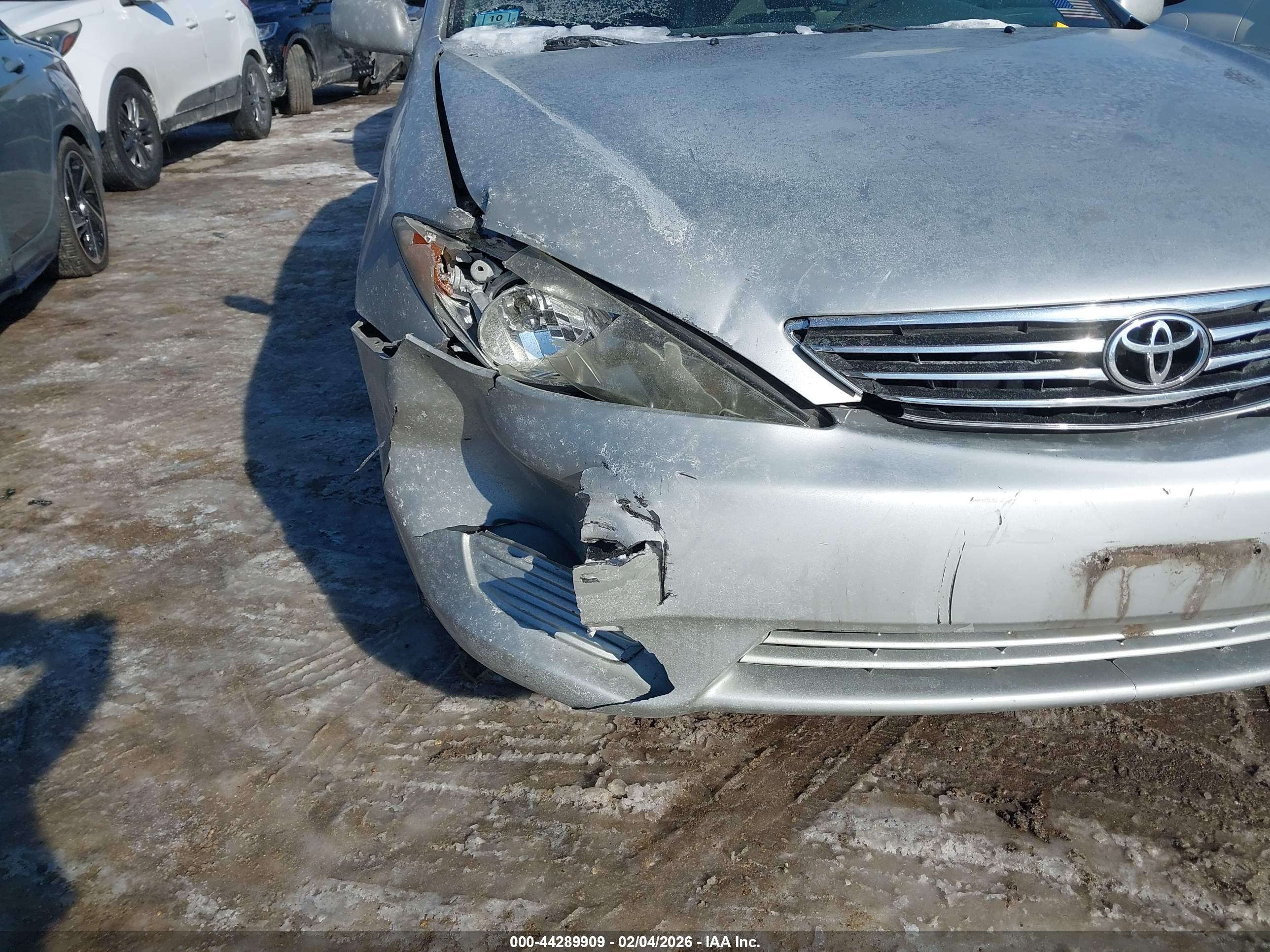 TOYOTA CAMRY image 6