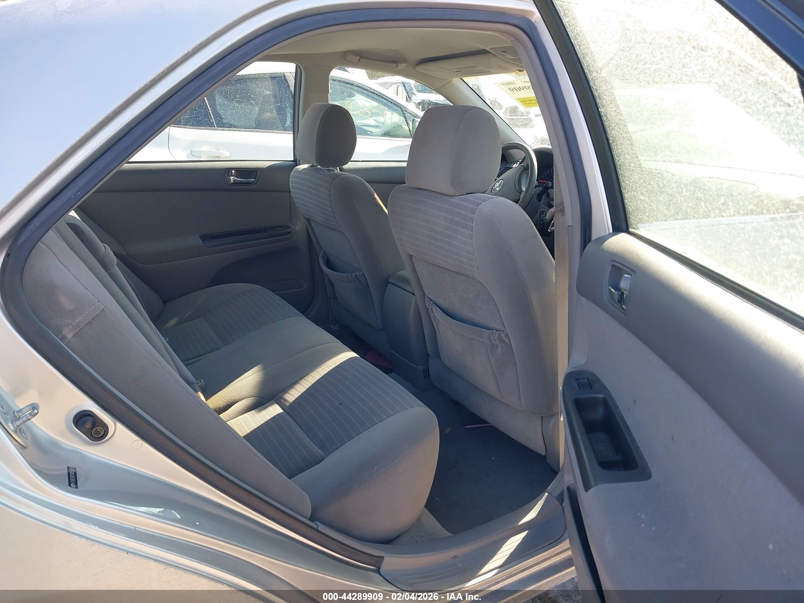 TOYOTA CAMRY image 8