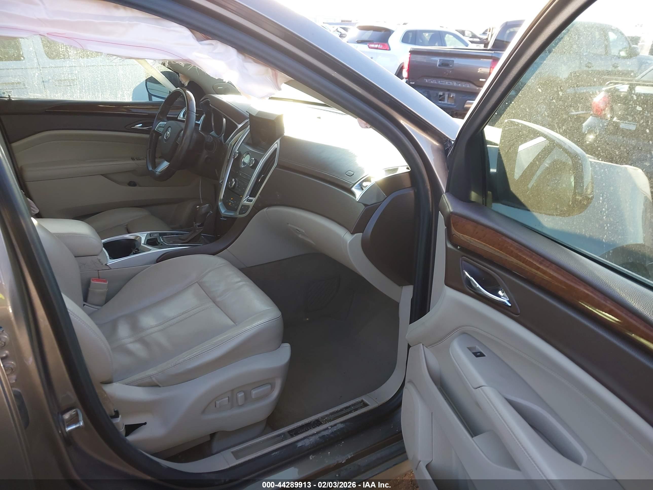 CADILLAC SRX image 5