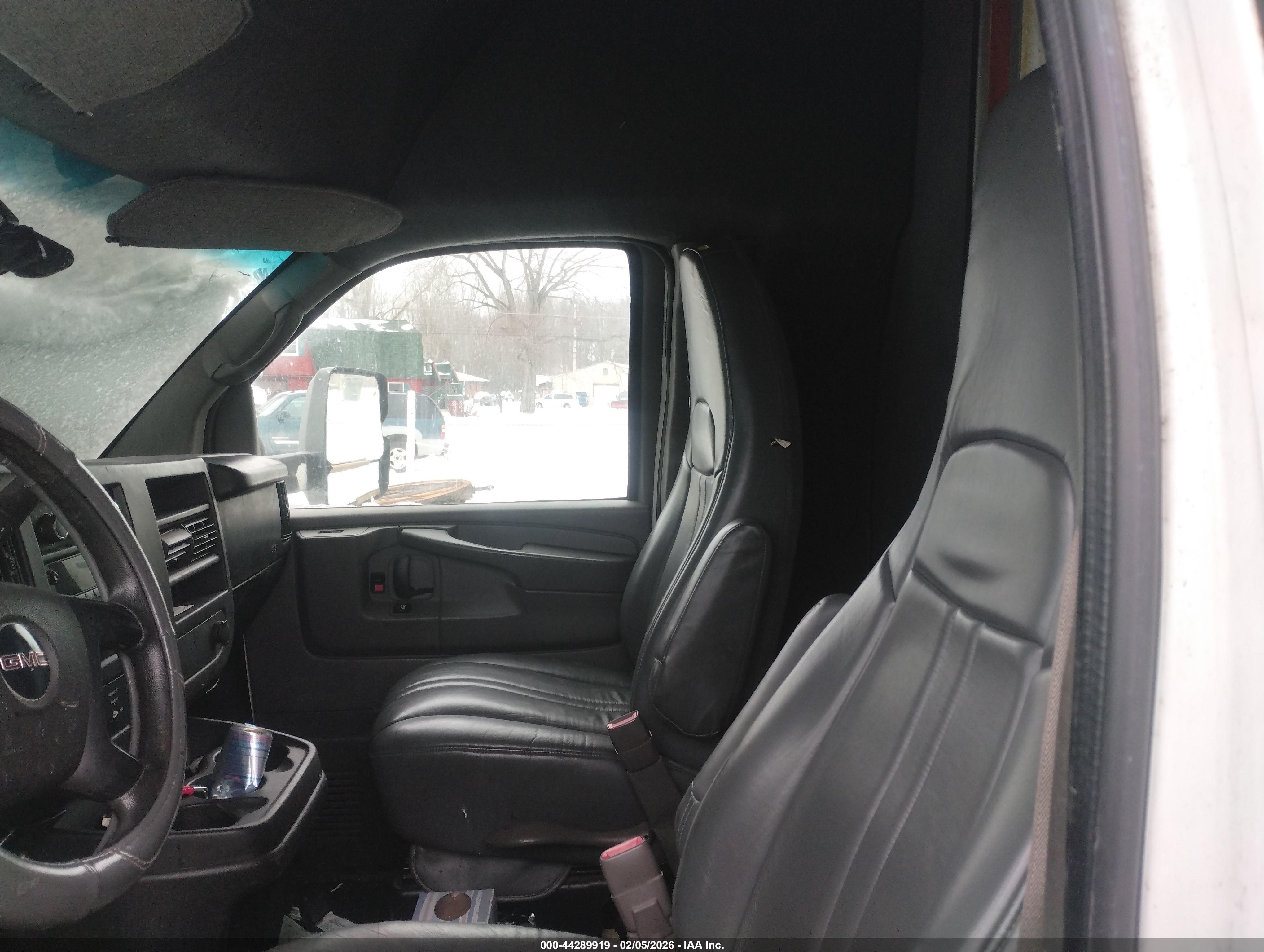 GMC SAVANA image 5