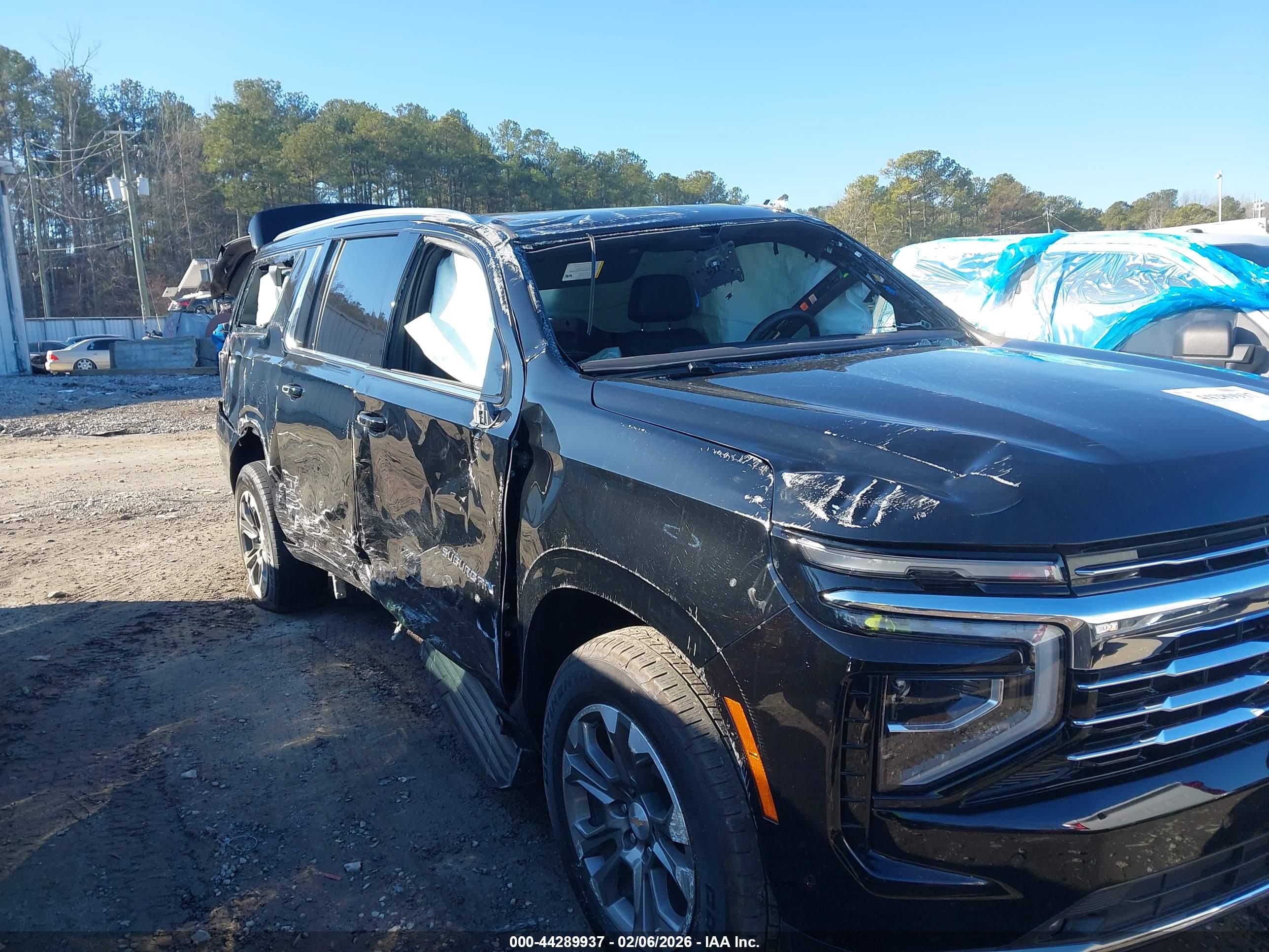 CHEVROLET SUBURBAN image 6