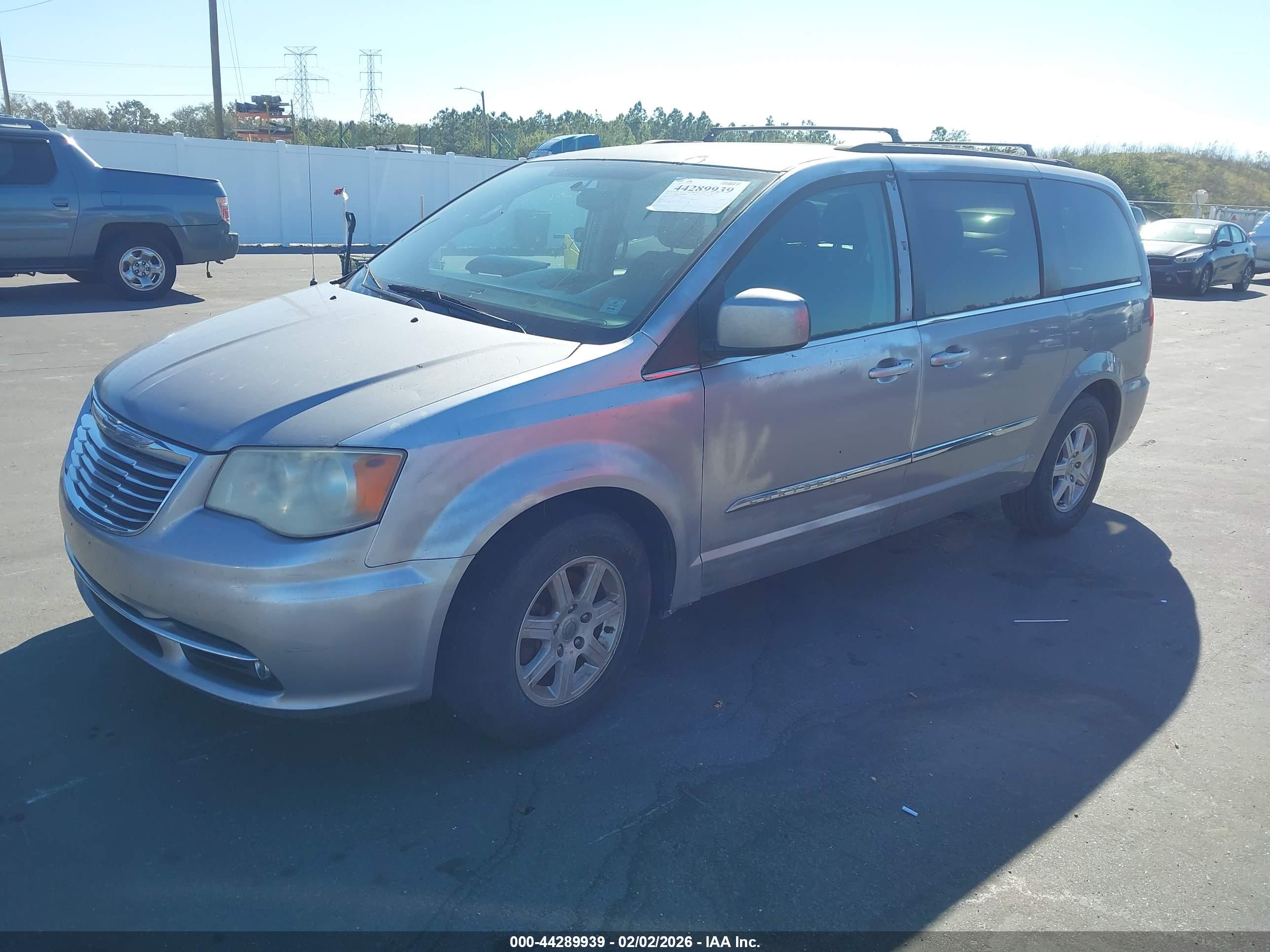 CHRYSLER TOWN image 2