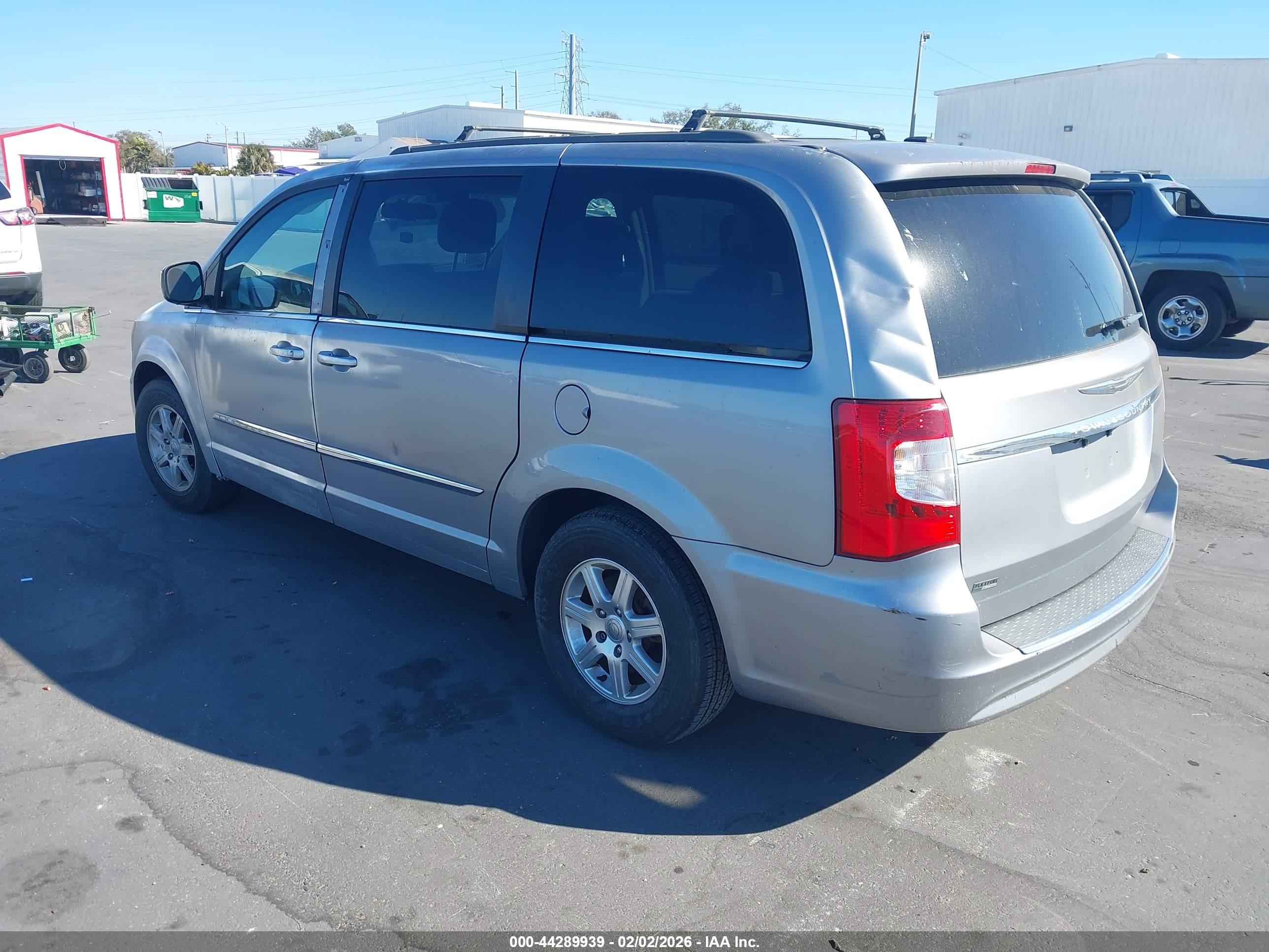 CHRYSLER TOWN image 3