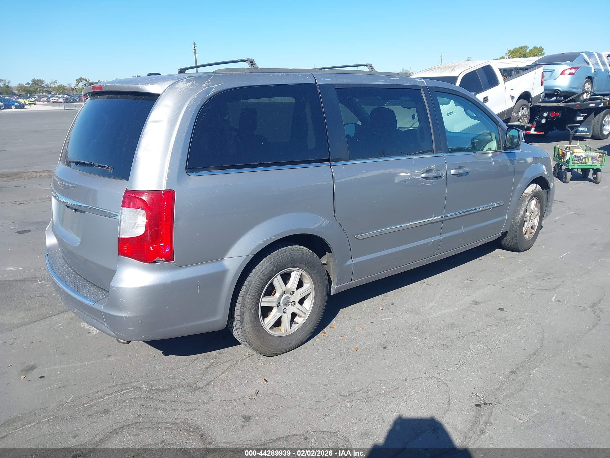 CHRYSLER TOWN image 4