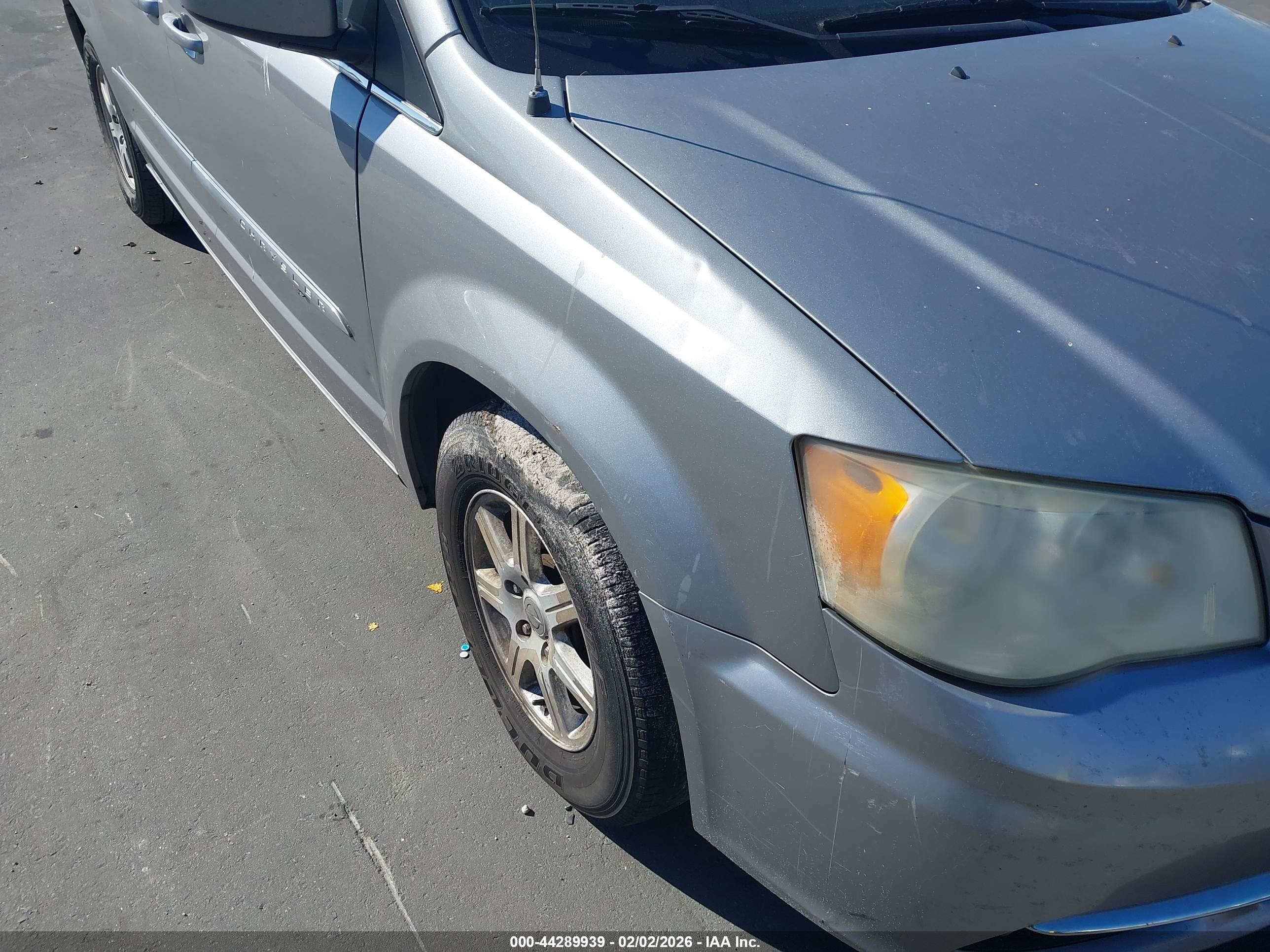 CHRYSLER TOWN image 6