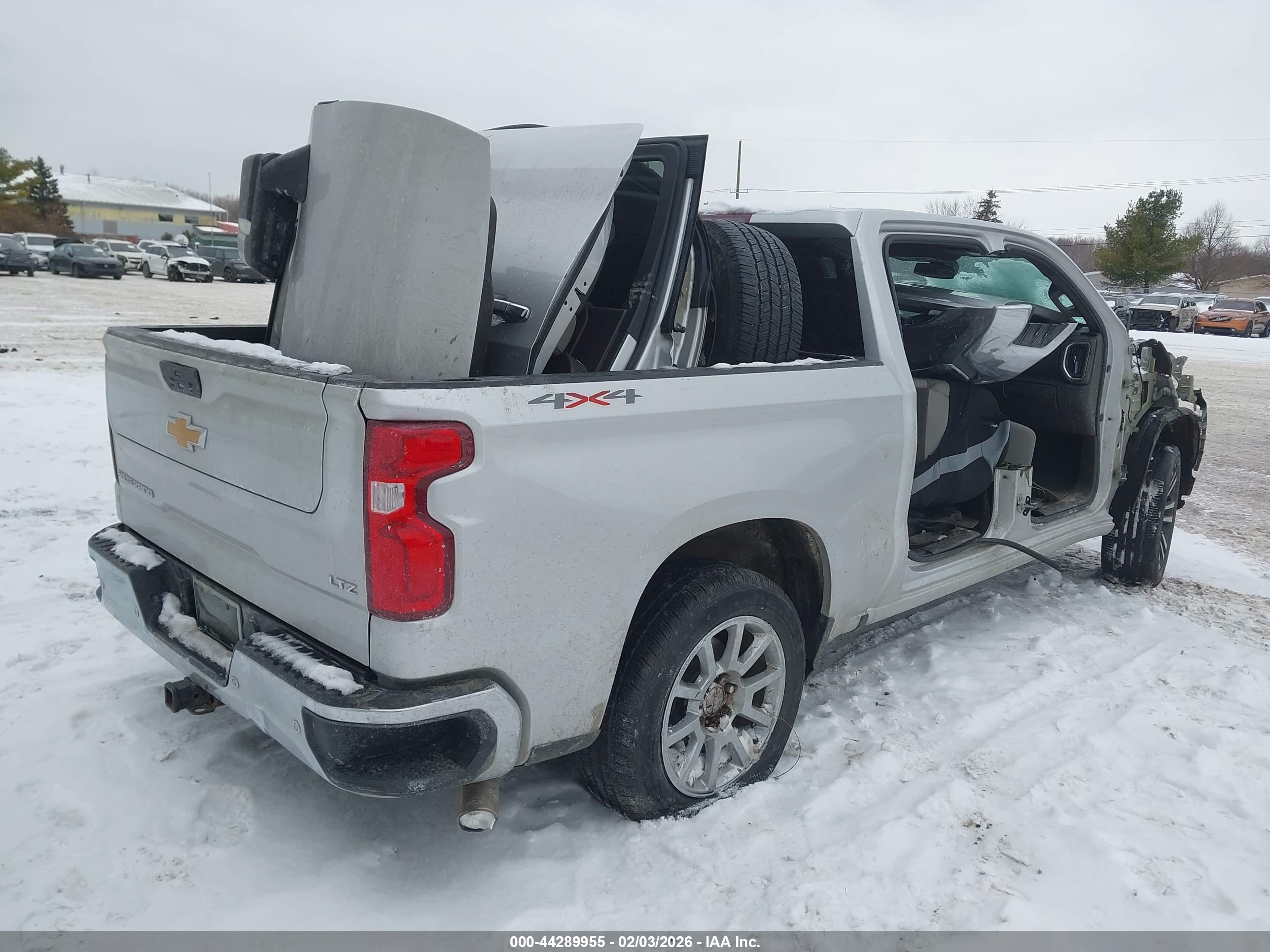 CHEVROLET SILVERADO image 4