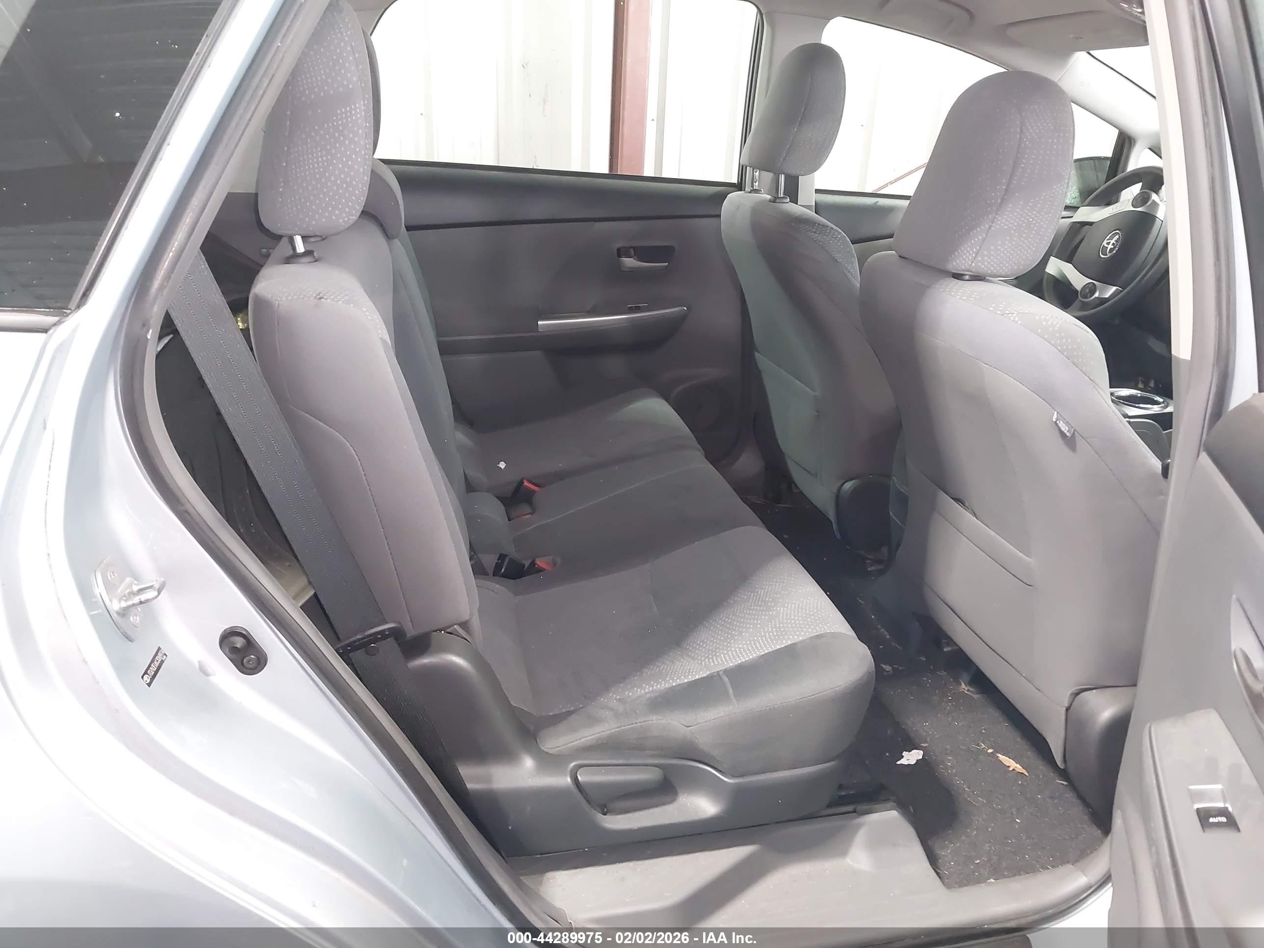 TOYOTA PRIUS image 8