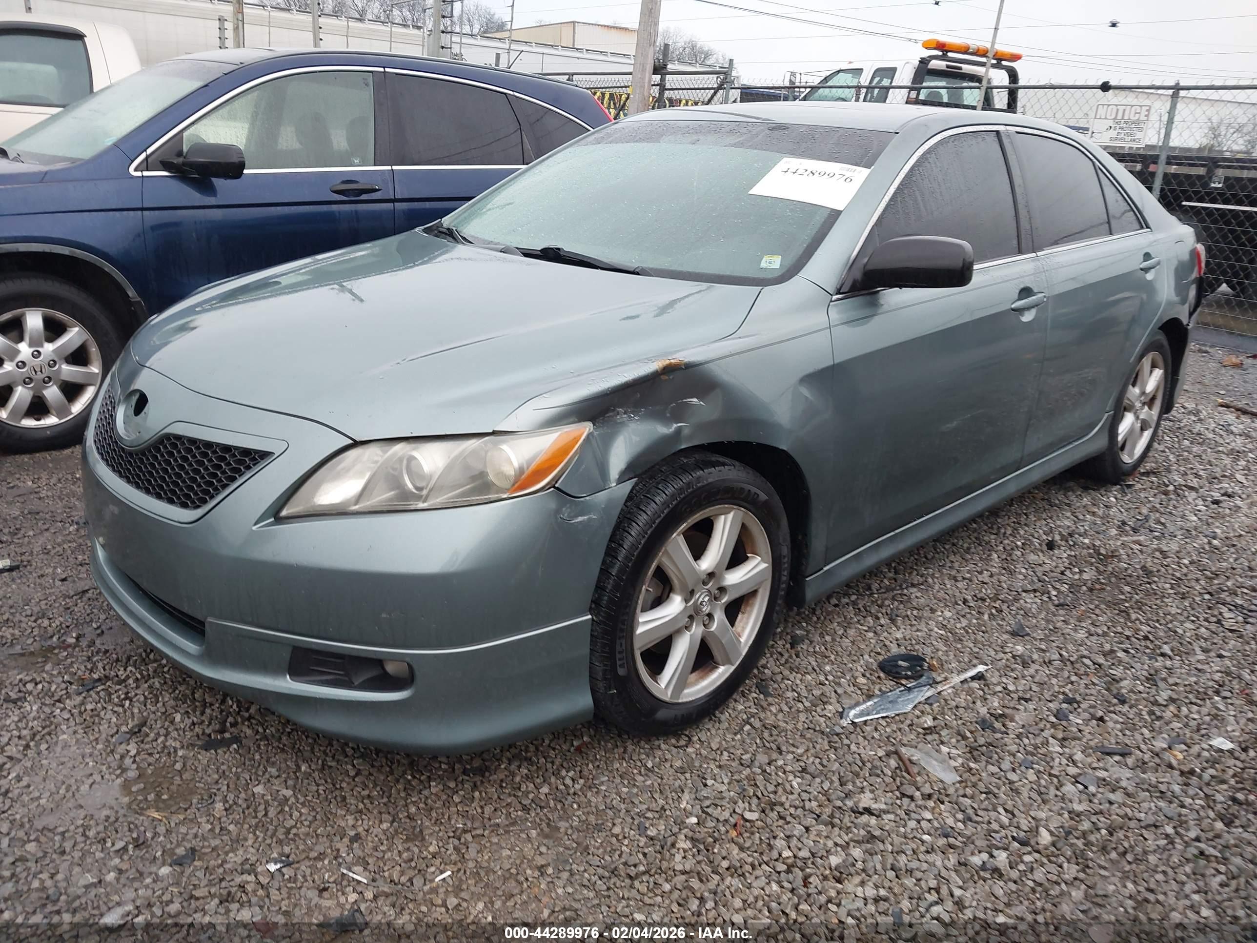 TOYOTA CAMRY image 2