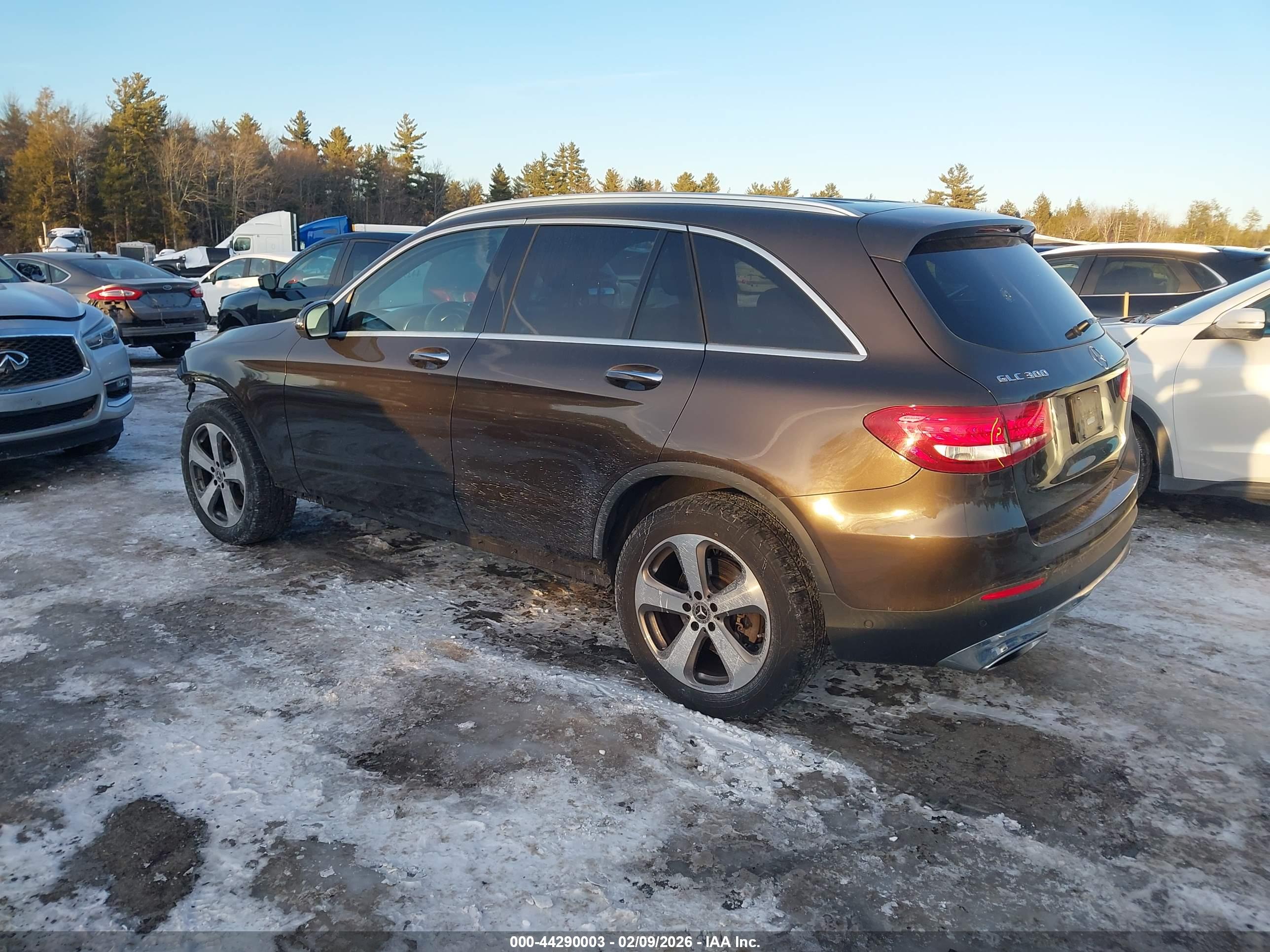 MERCEDES-BENZ GLC image 3