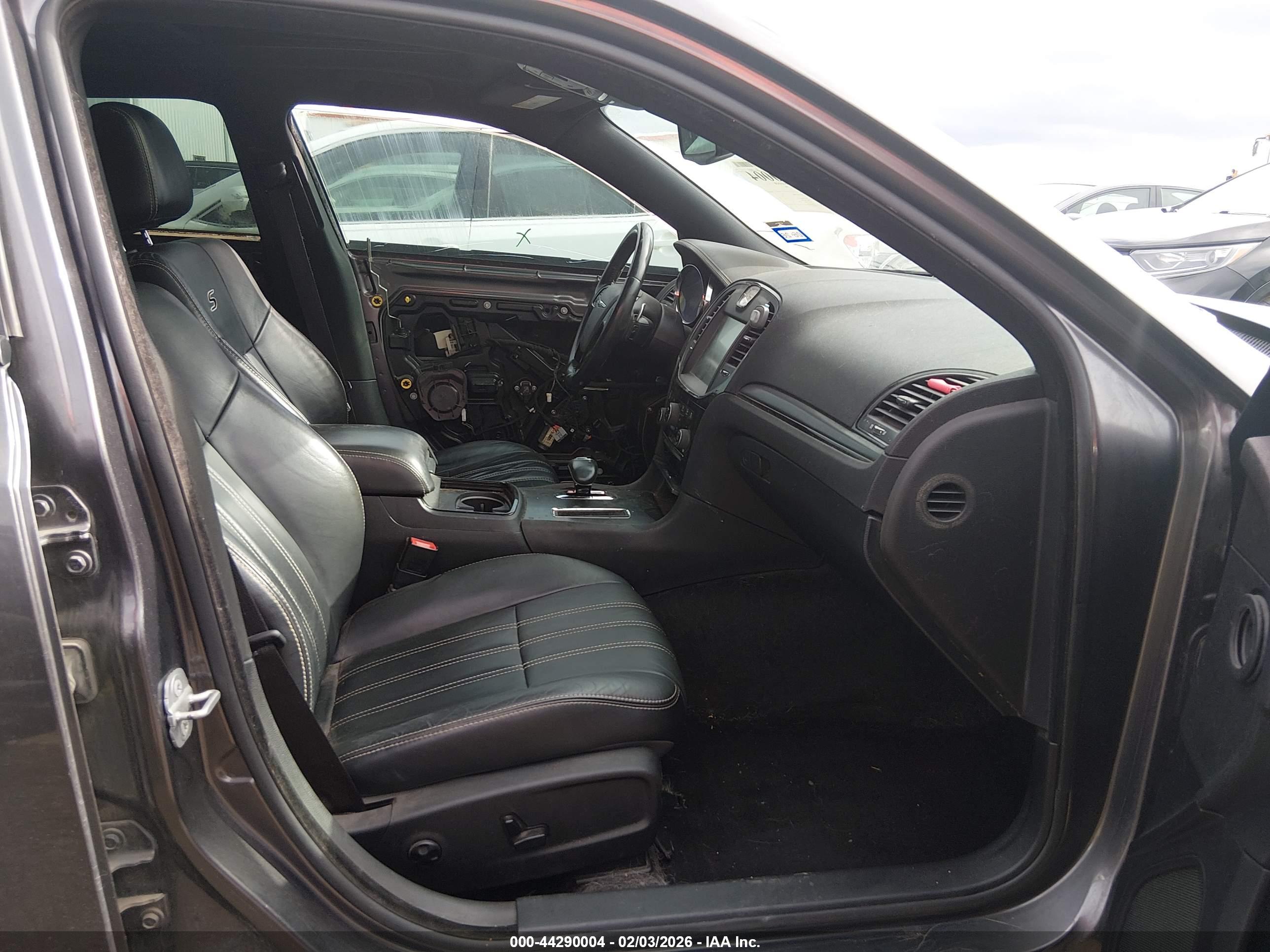 CHRYSLER 300 image 5
