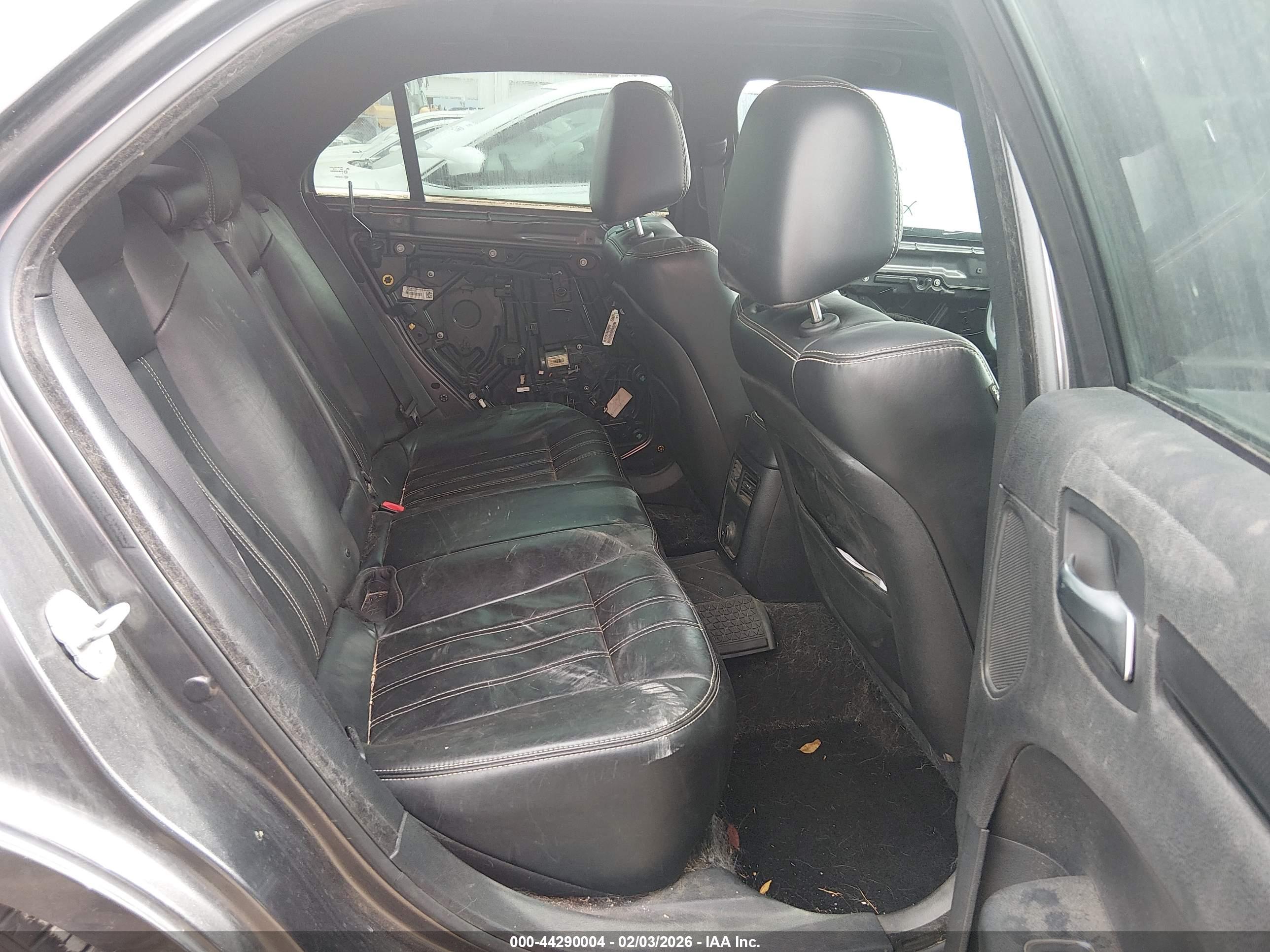 CHRYSLER 300 image 8