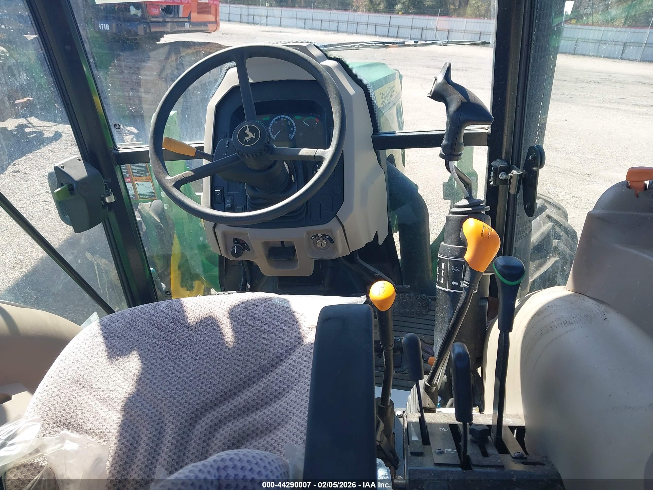 JOHN DEERE image 5