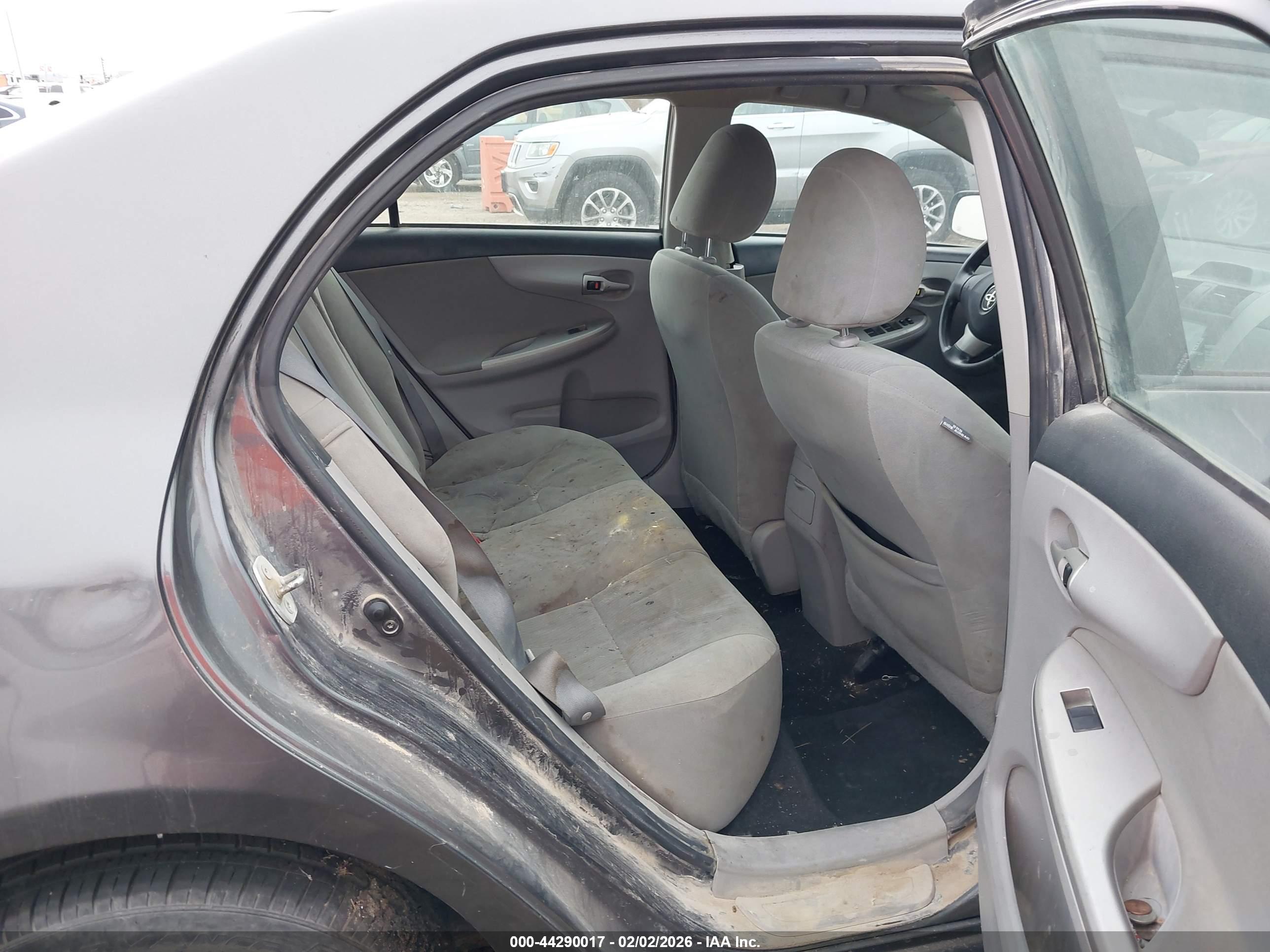 TOYOTA COROLLA image 8