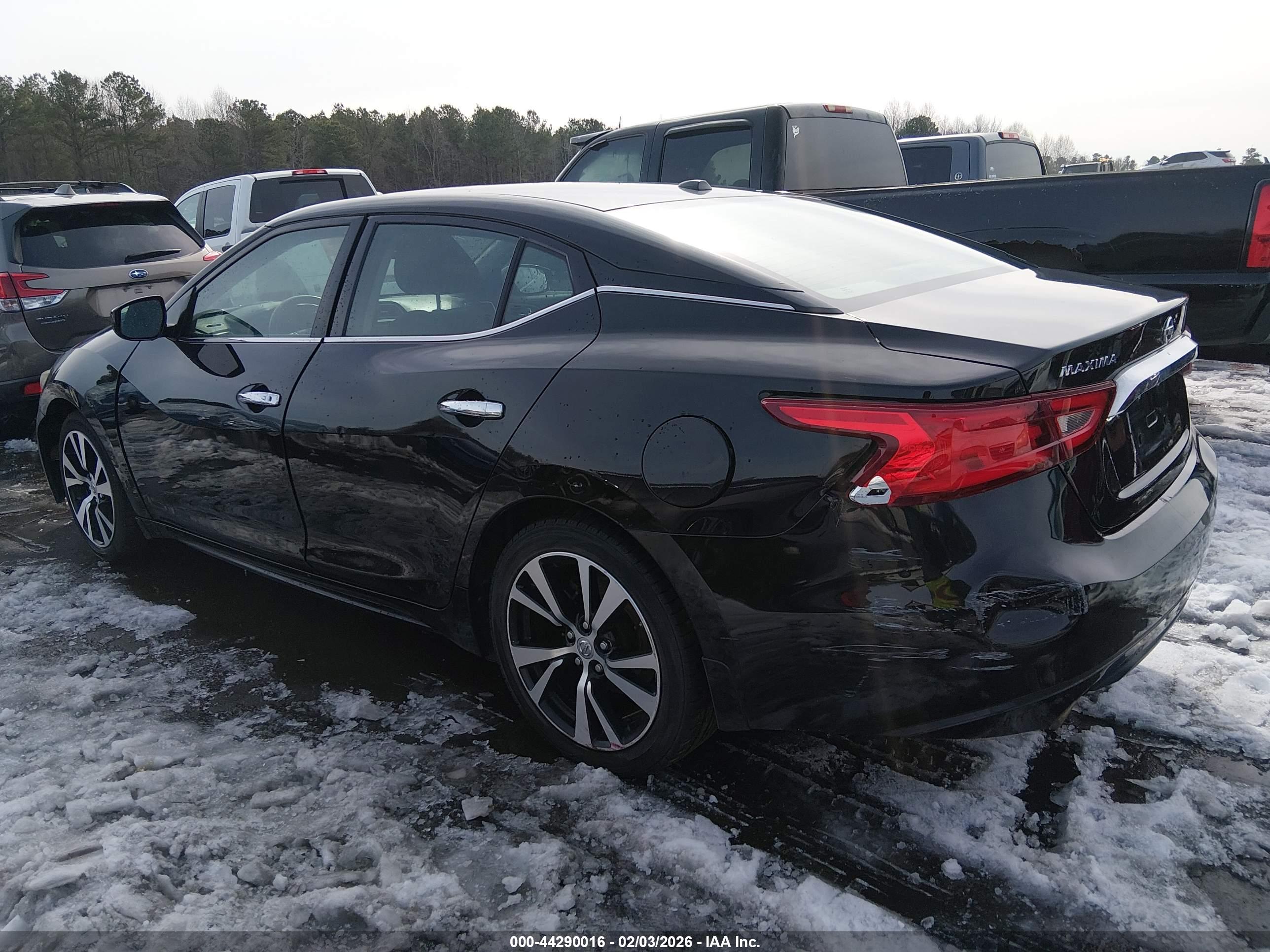 NISSAN MAXIMA image 3