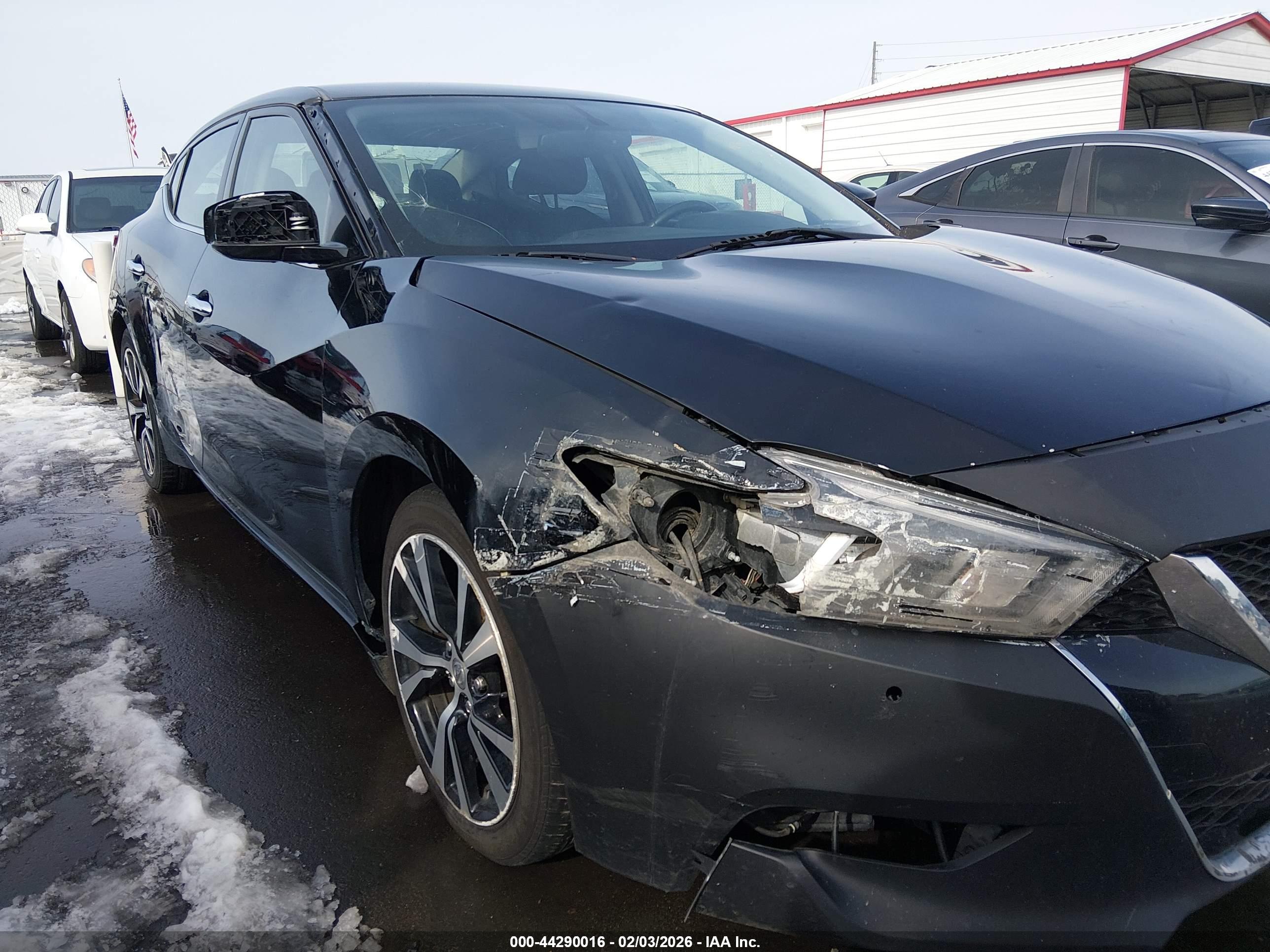 NISSAN MAXIMA image 6