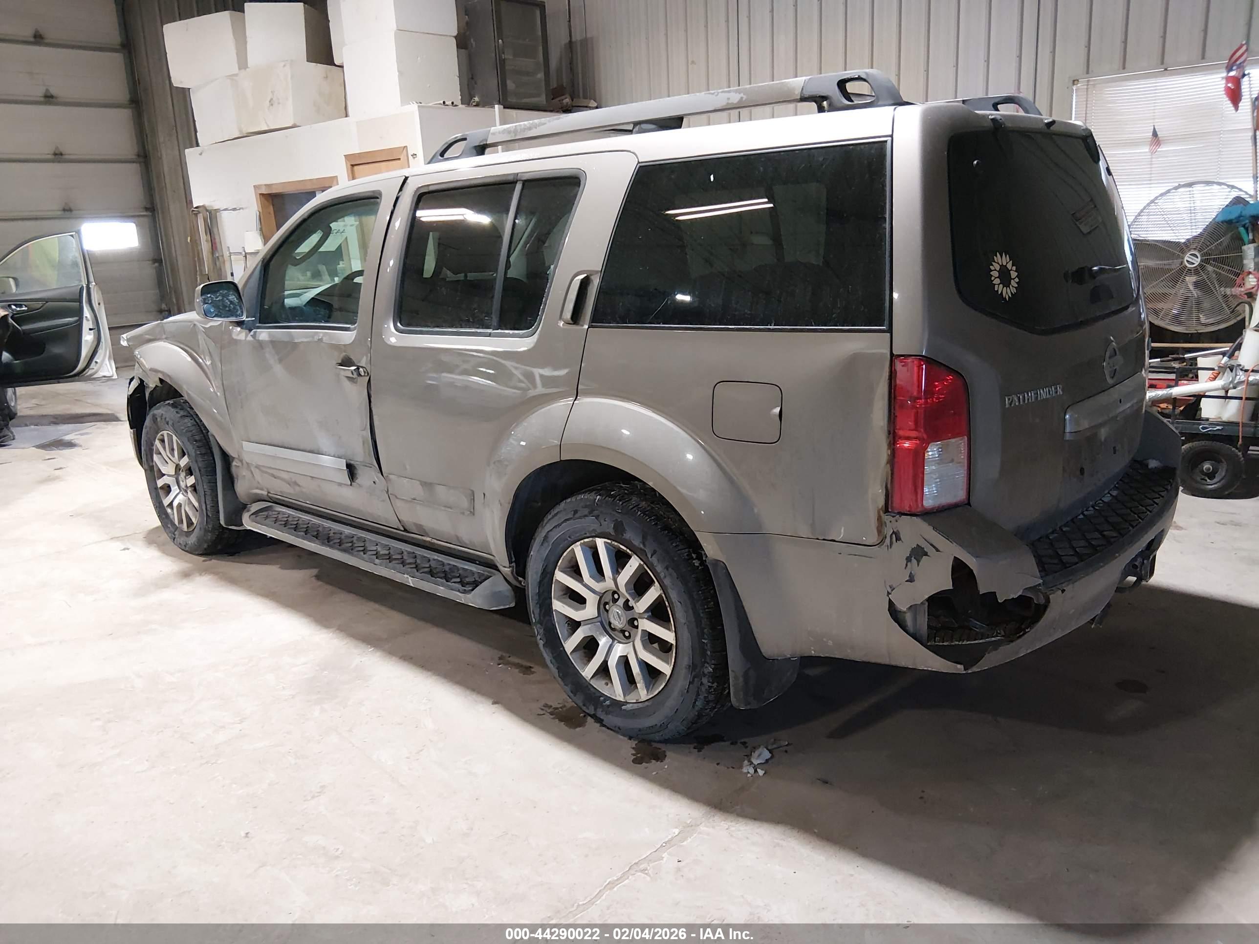 NISSAN PATHFINDER image 3