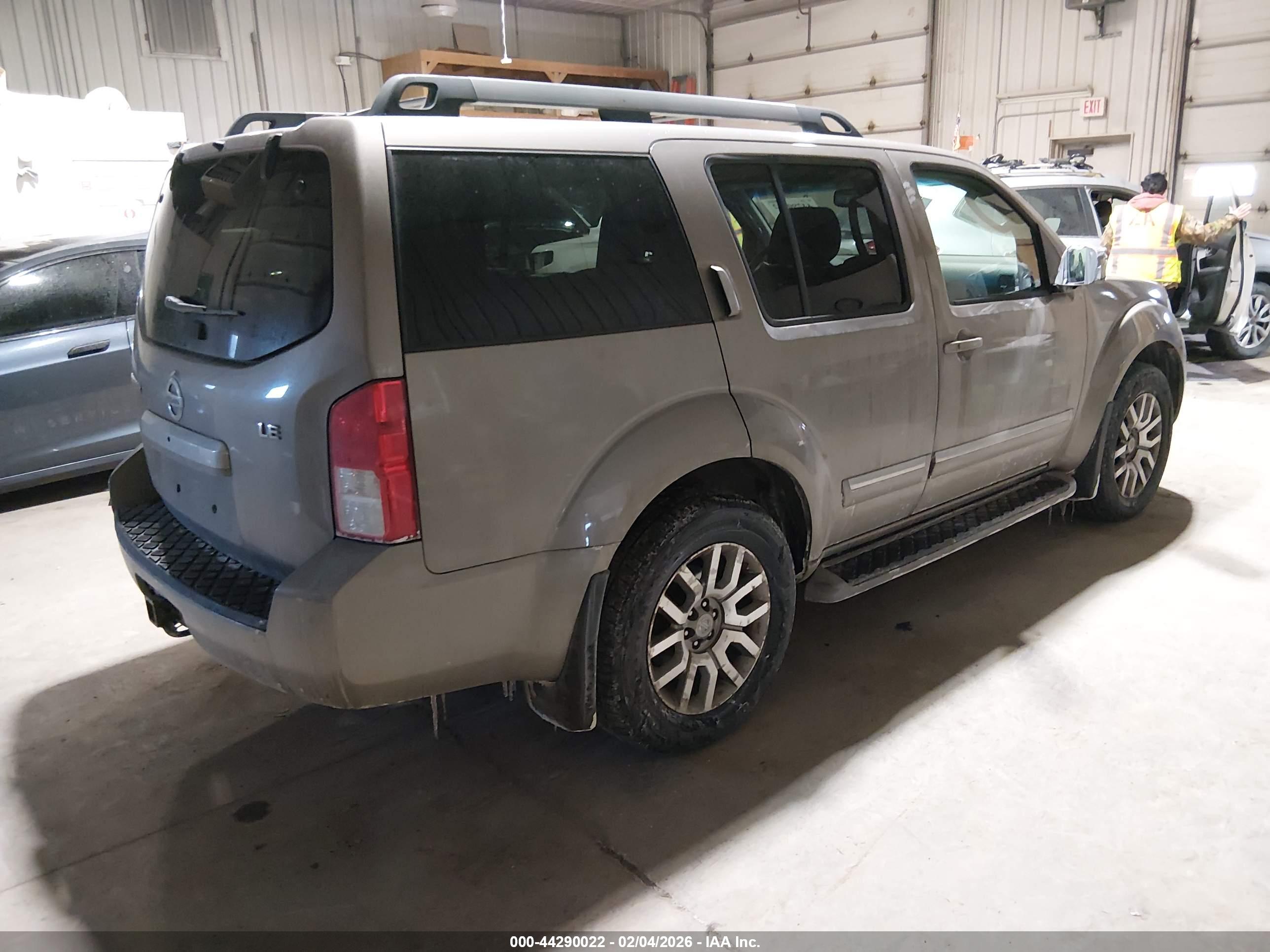 NISSAN PATHFINDER image 4