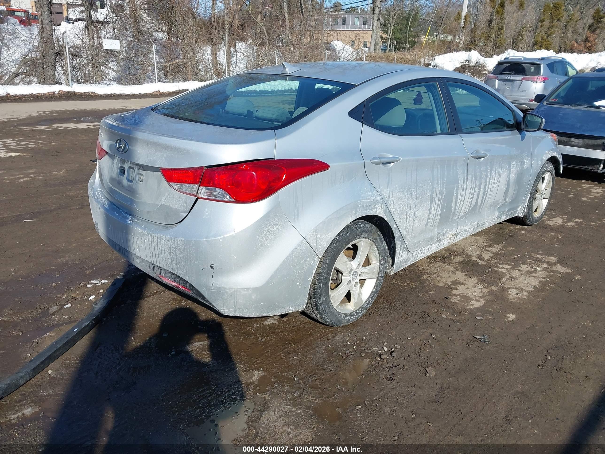 HYUNDAI ELANTRA image 4