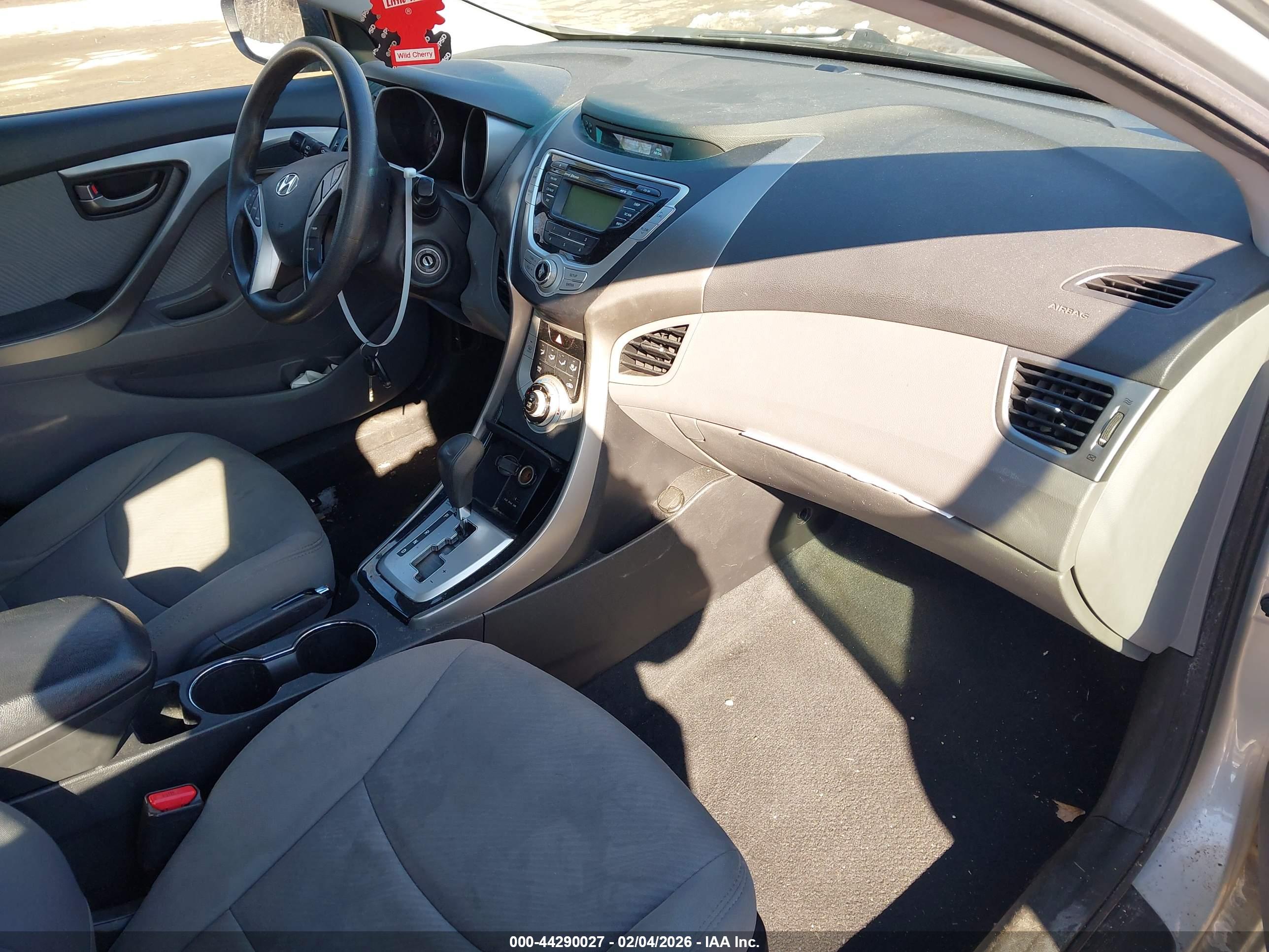 HYUNDAI ELANTRA image 5