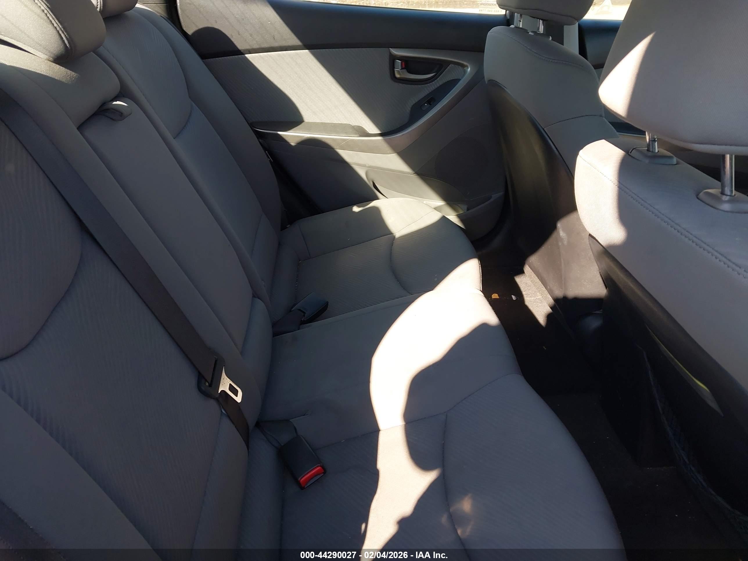 HYUNDAI ELANTRA image 8