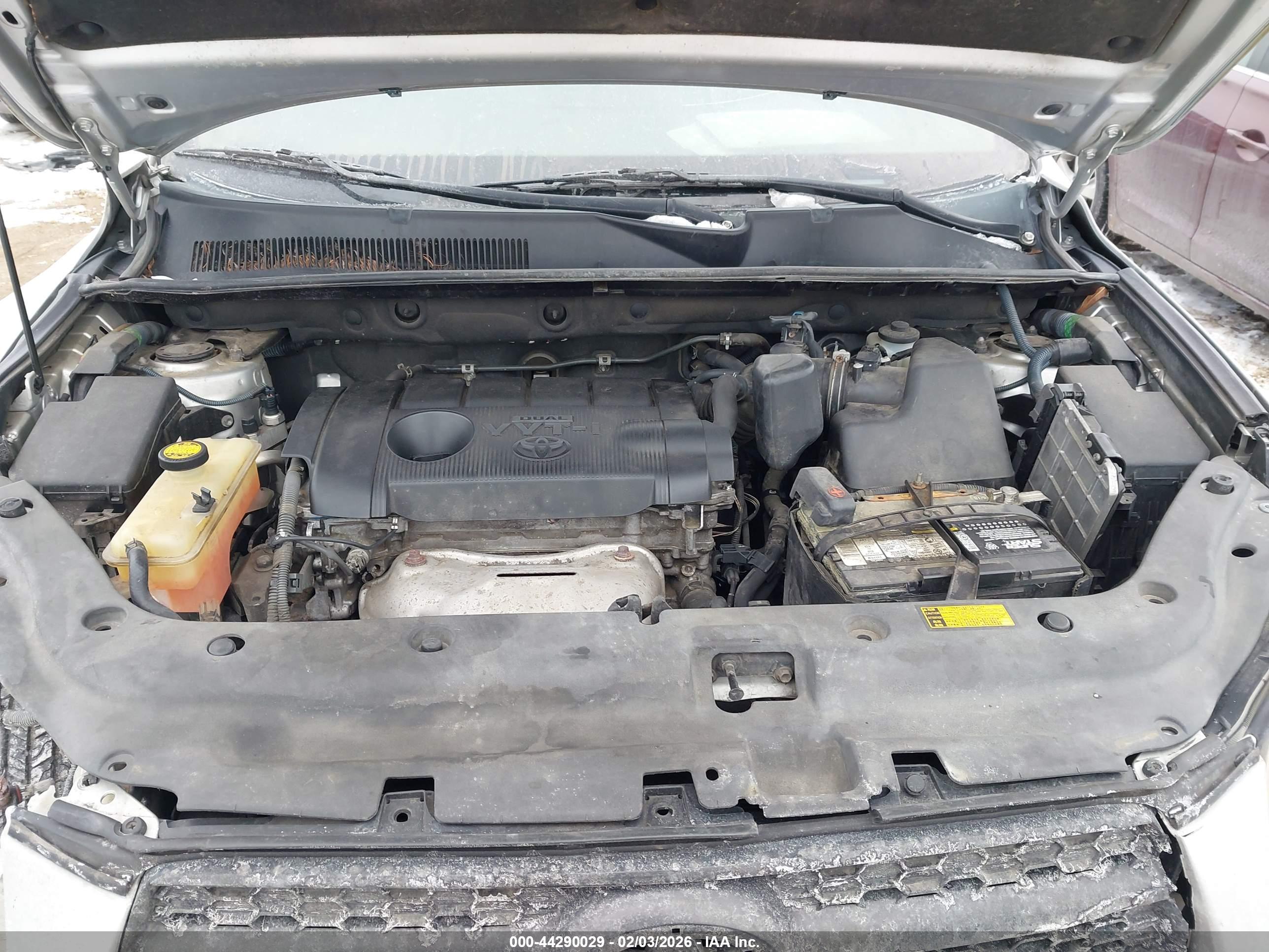 TOYOTA RAV4 image 10